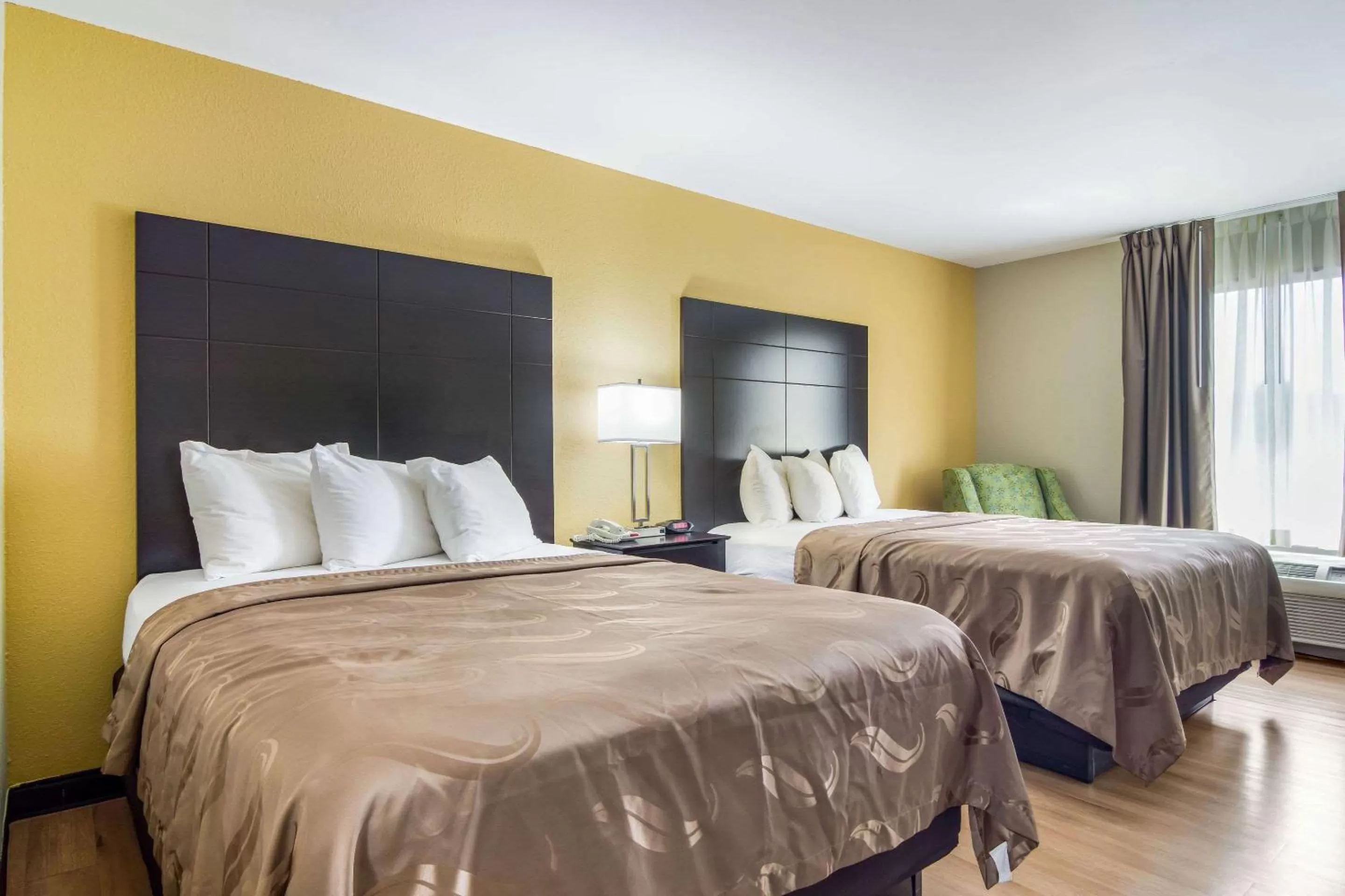 Photo of the whole room, Bed in Quality Inn & Suites Canton, GA