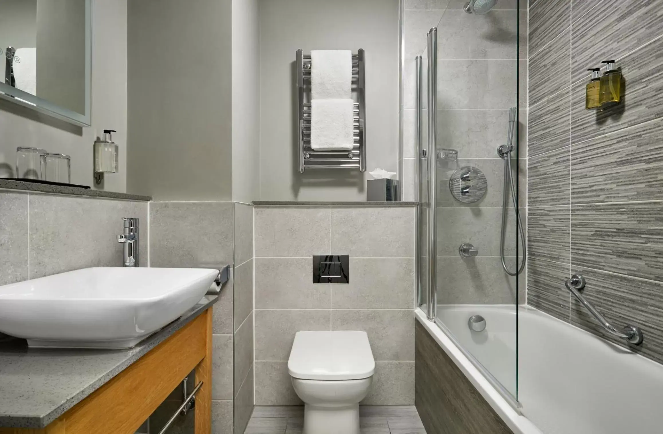 Double Room in Lion Quays Resort Double Room in Lion Quays Resort