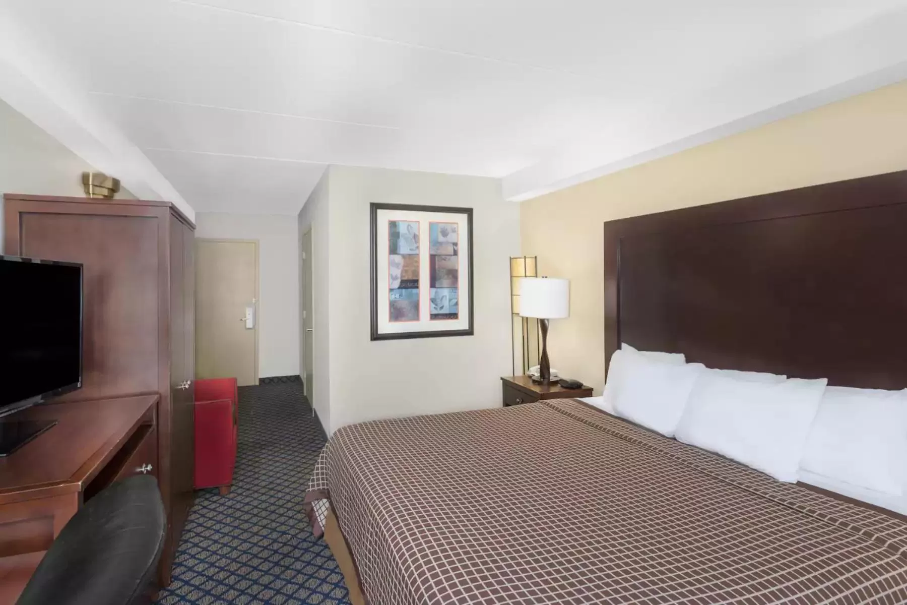 Photo of the whole room, Bed in Days Inn by Wyndham Geneva/Finger Lakes