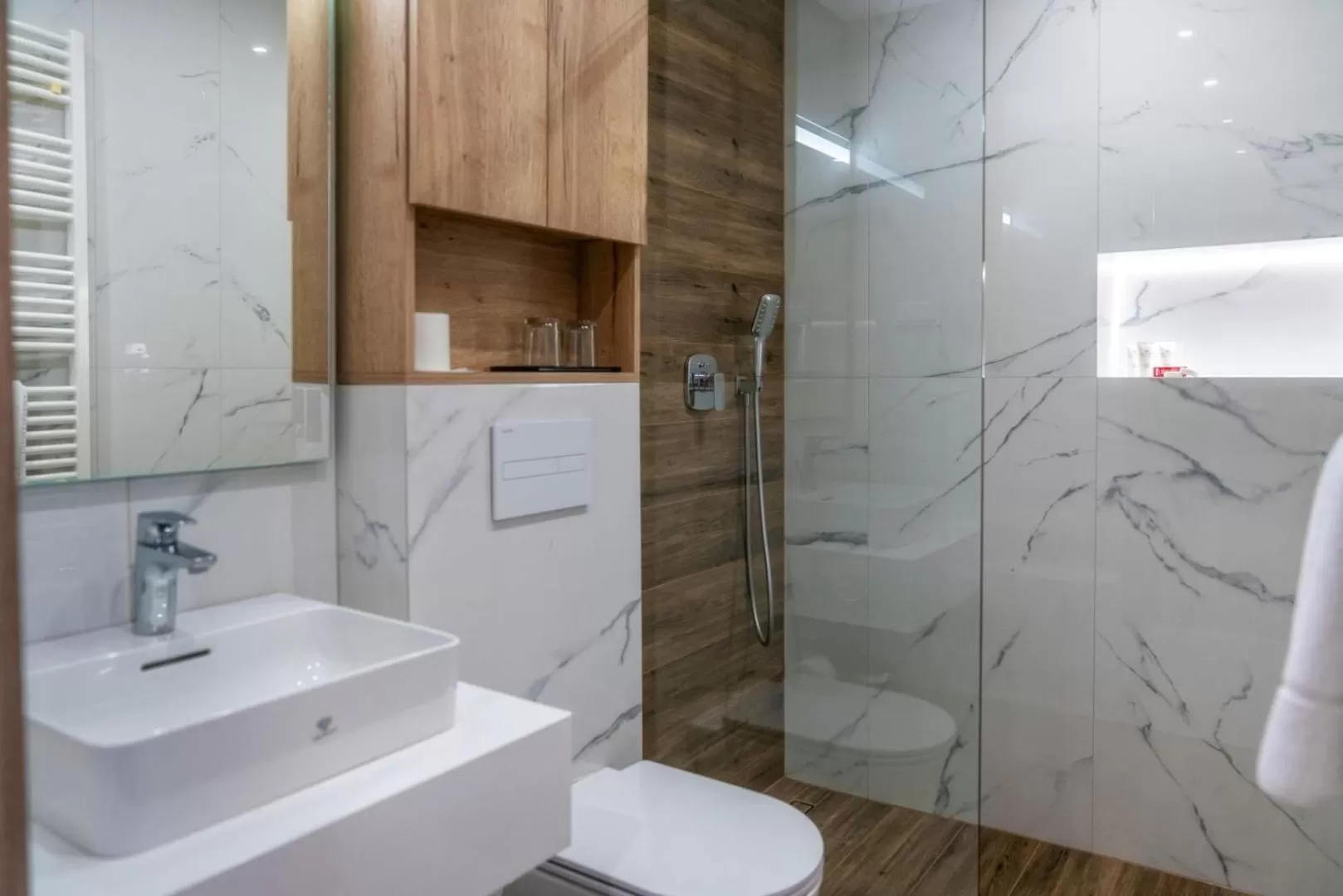 Shower in Hotel META Resort & Vine SPA