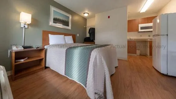 HomeTowne Studios by Red Roof Gainesville, GA