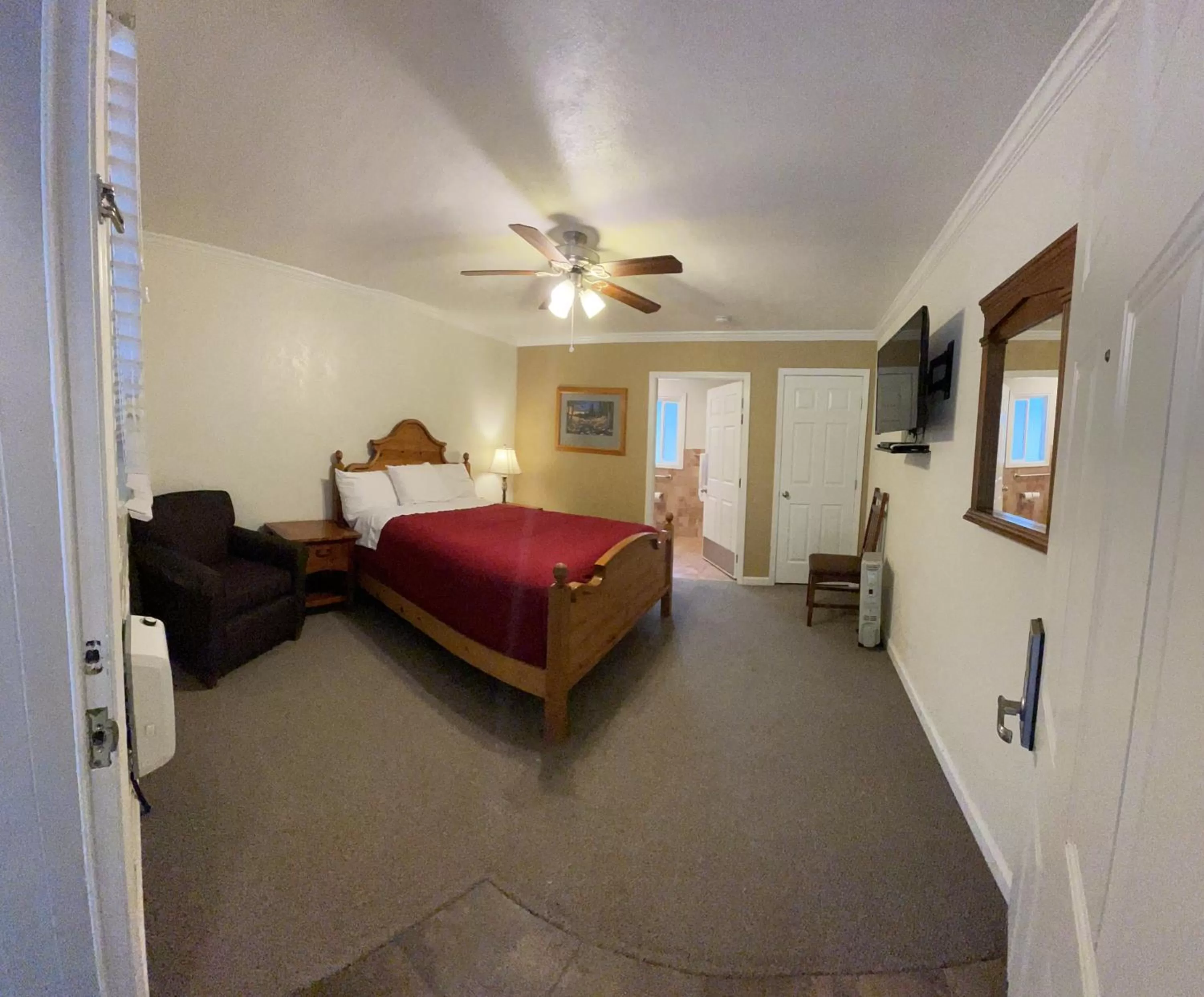 Bed in Sierra Woods Lodge