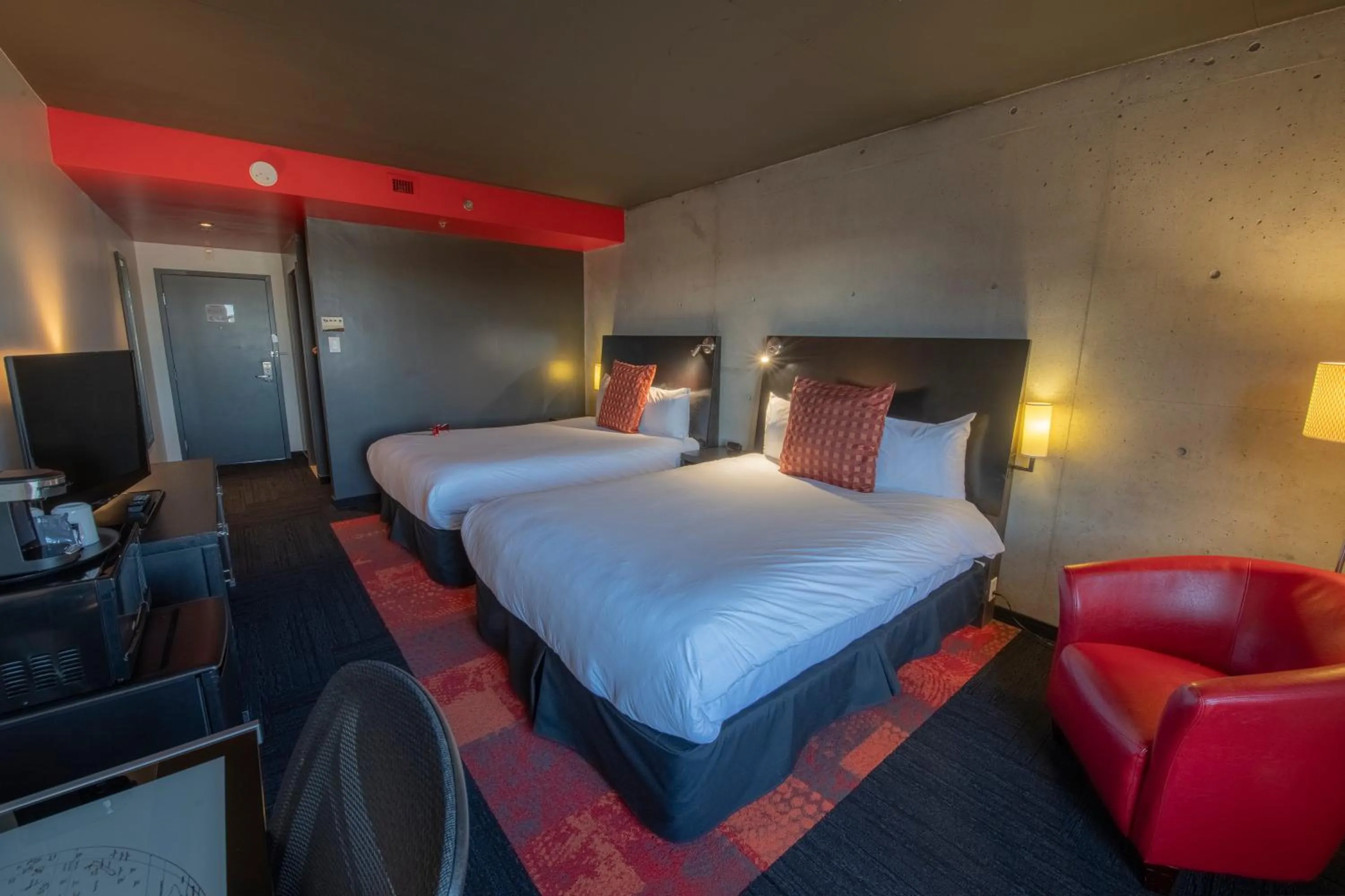 Bed in Grand Times Hotel – Aeroport de Quebec