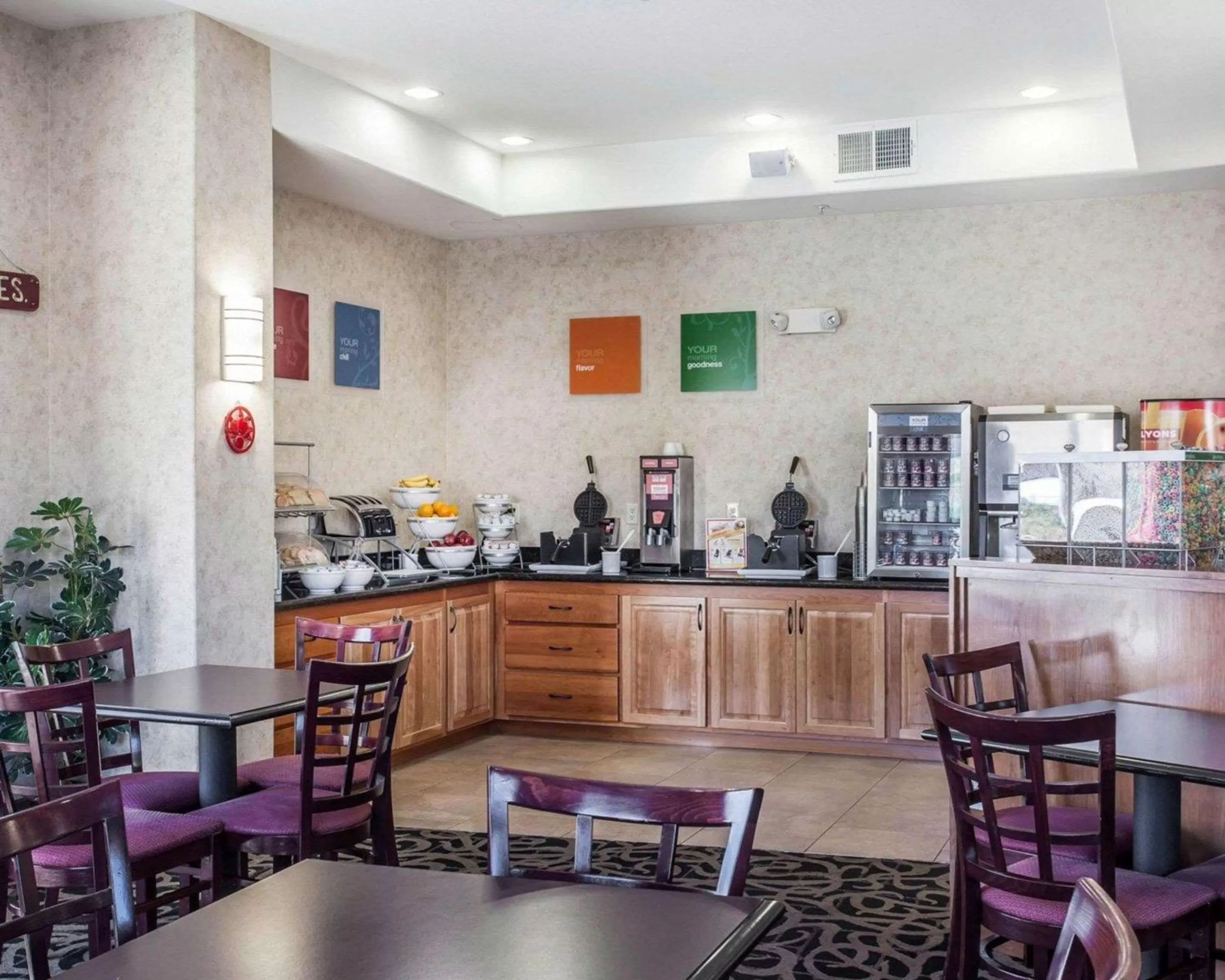 Restaurant/places to eat in Comfort Suites Wenatchee Gateway