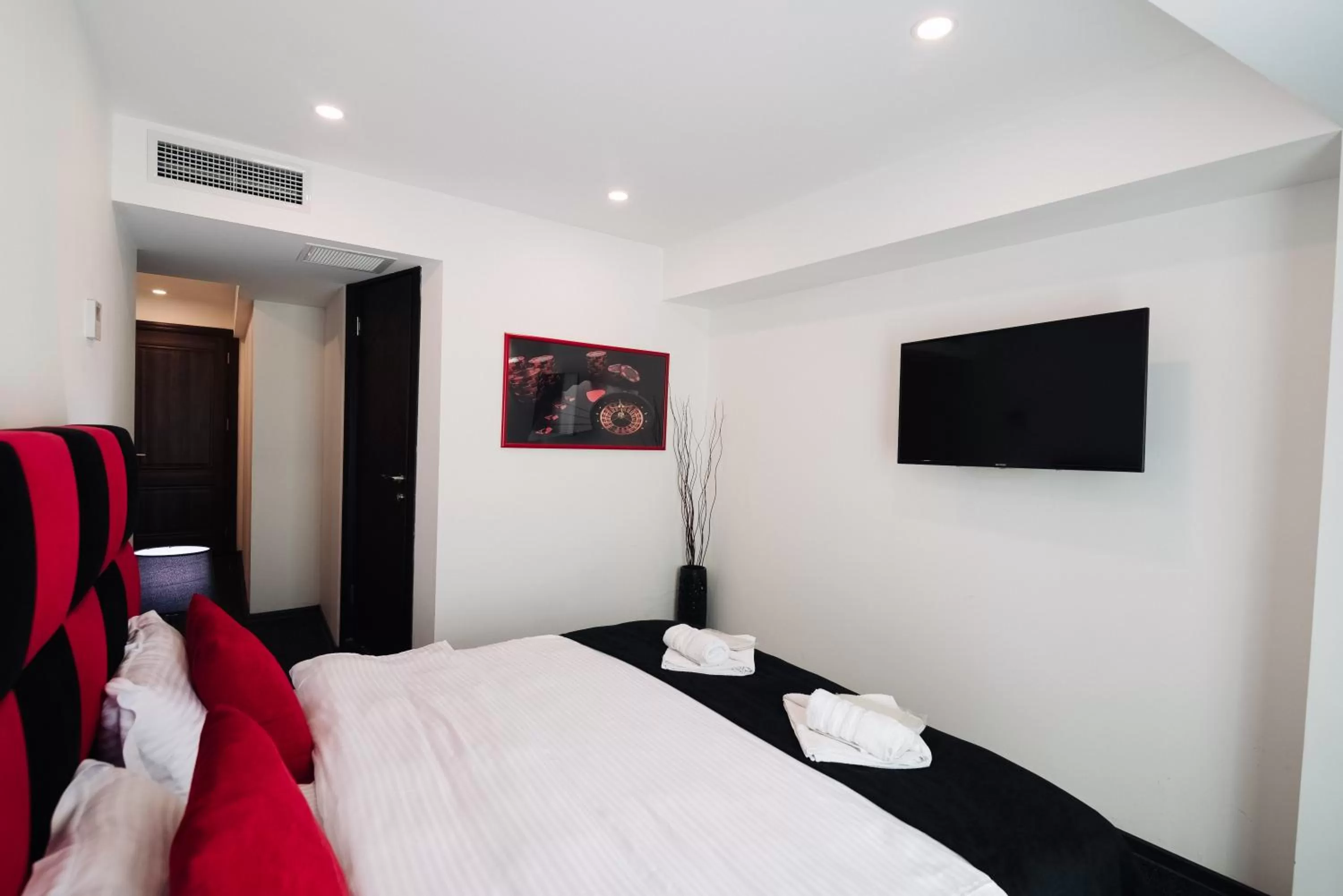 Bed in Royal Plaza Hotel