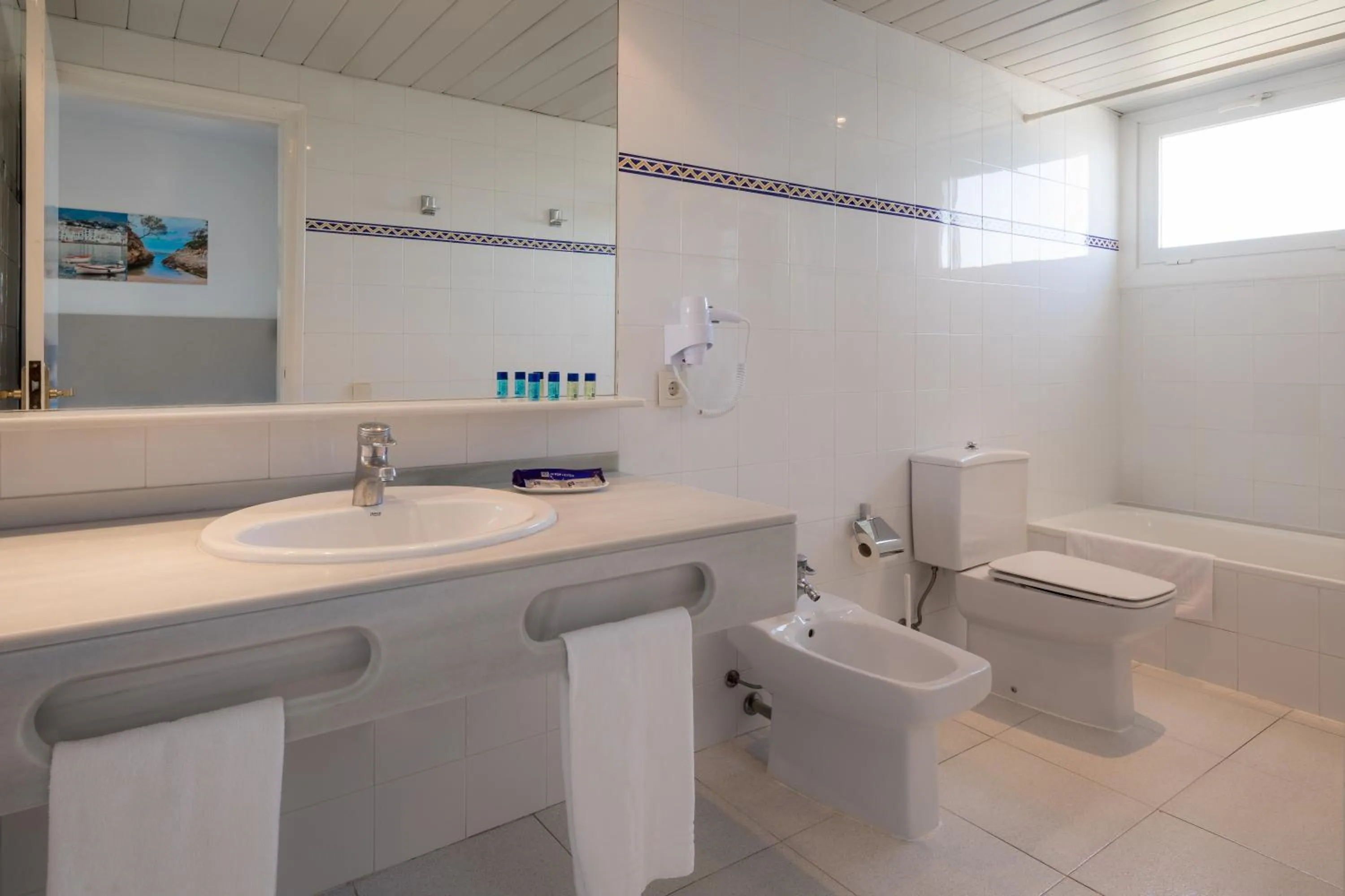 Standard Triple Room with Sea View (2 Adults + 1 child) in htop Caleta Palace #htopBliss