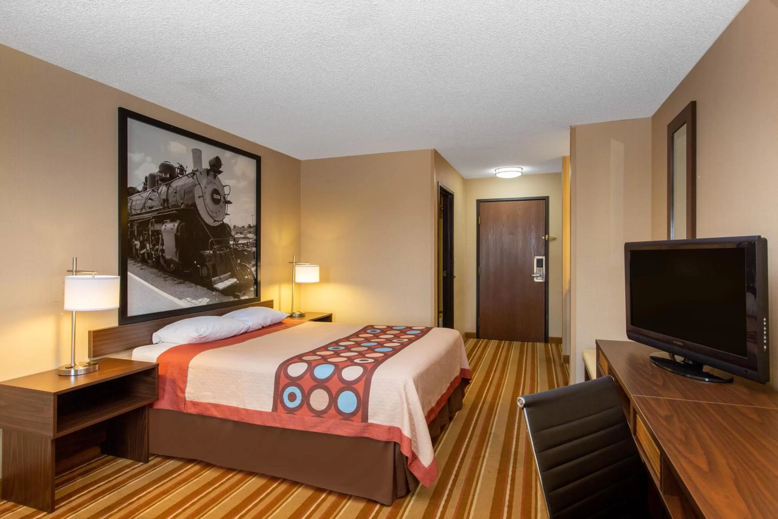 Photo of the whole room, Bed in Super 8 by Wyndham Salina I-70