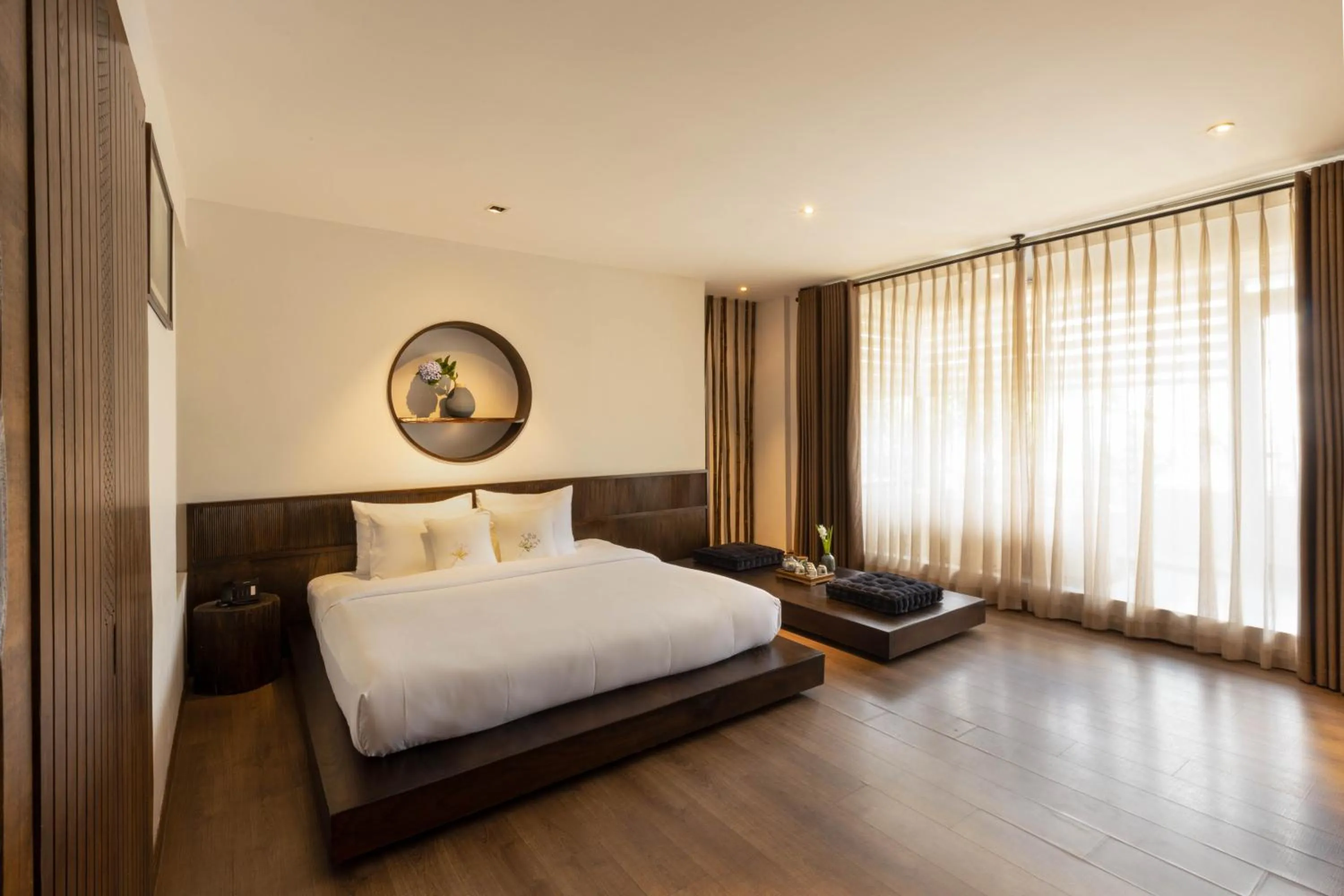 Photo of the whole room, Bed in Cochin Zen Hotel