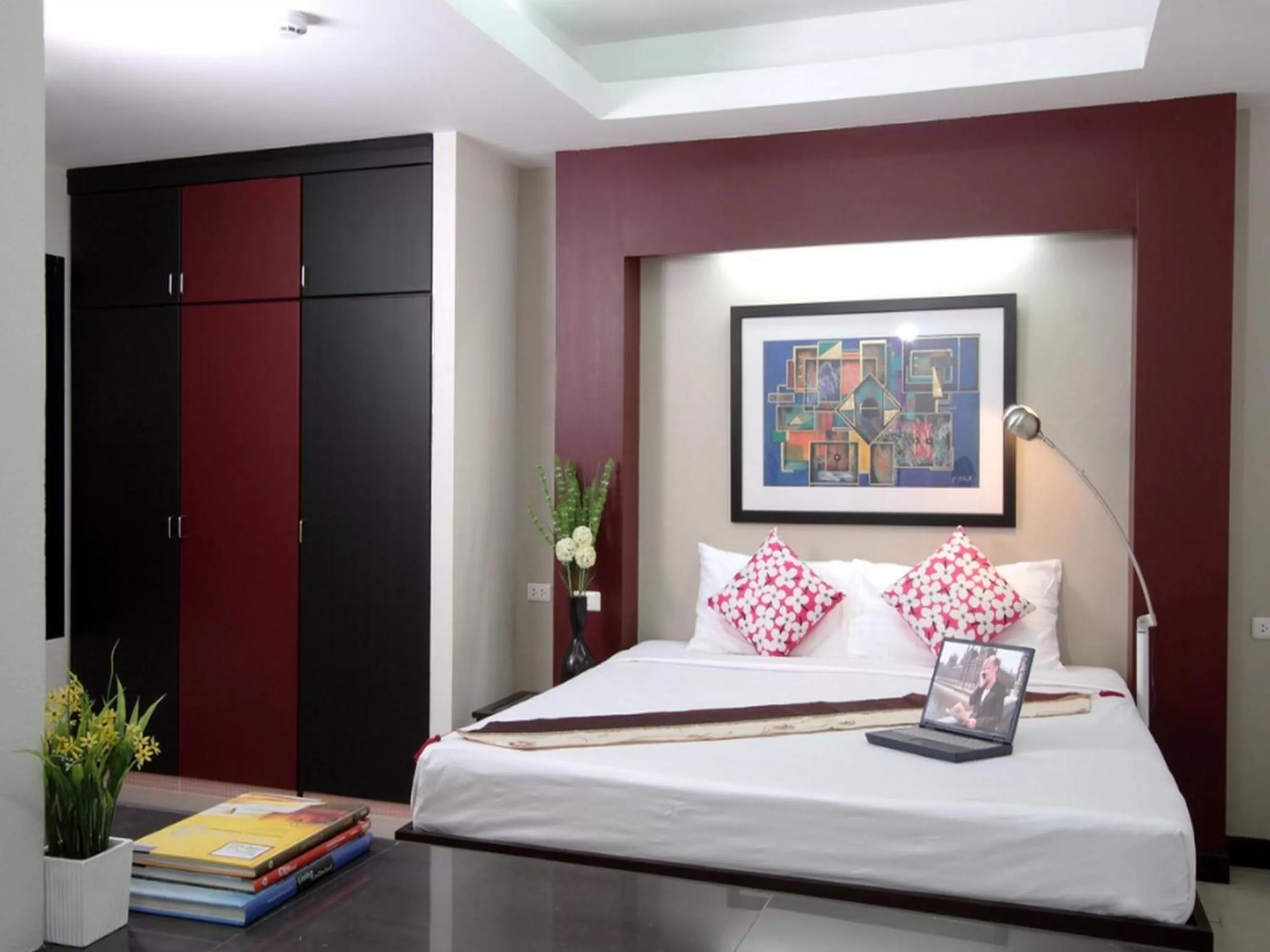 Bedroom, Bed in Smith Residence