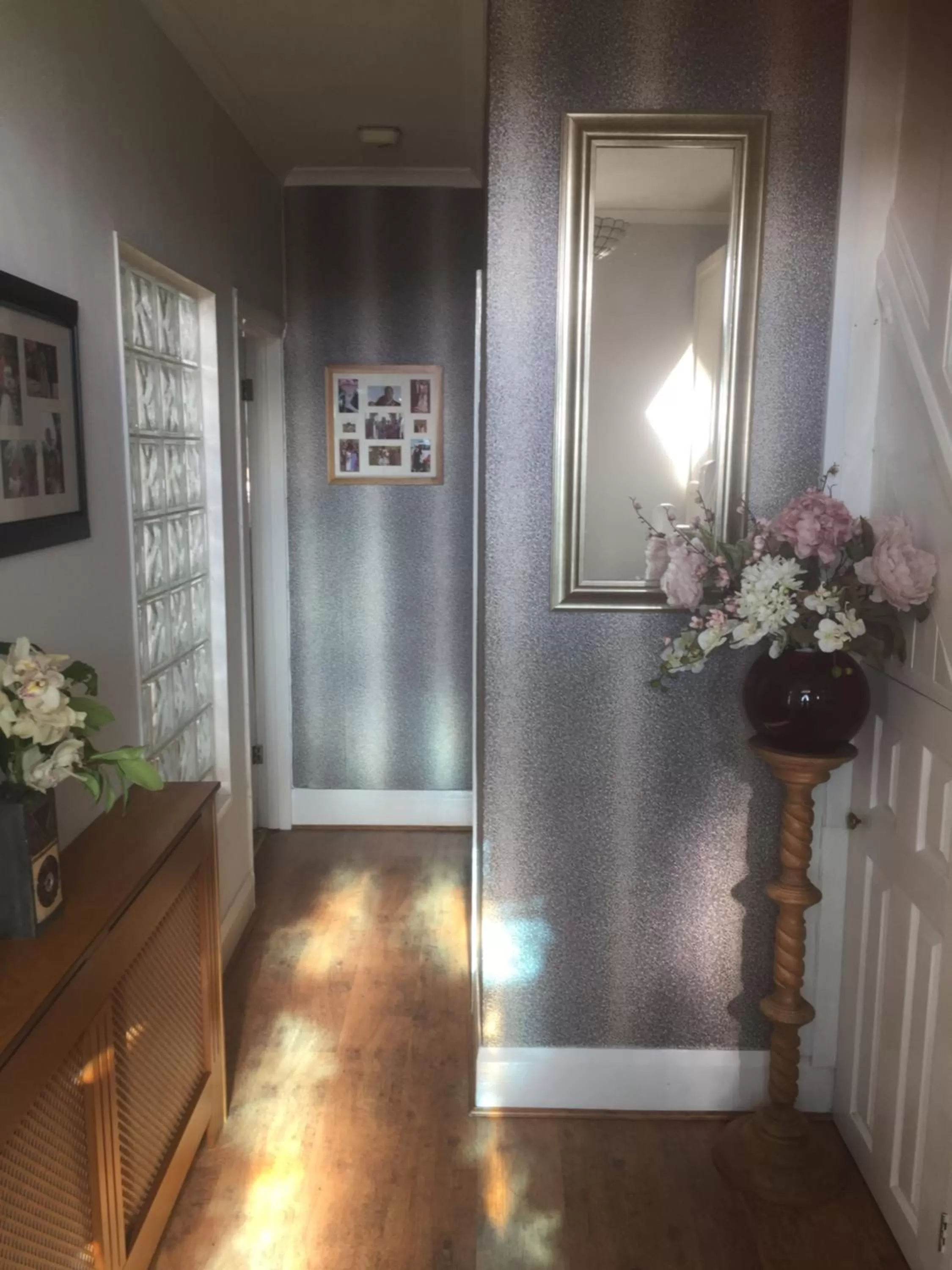 Lobby or reception in Southend Airport Bed & Breakfast