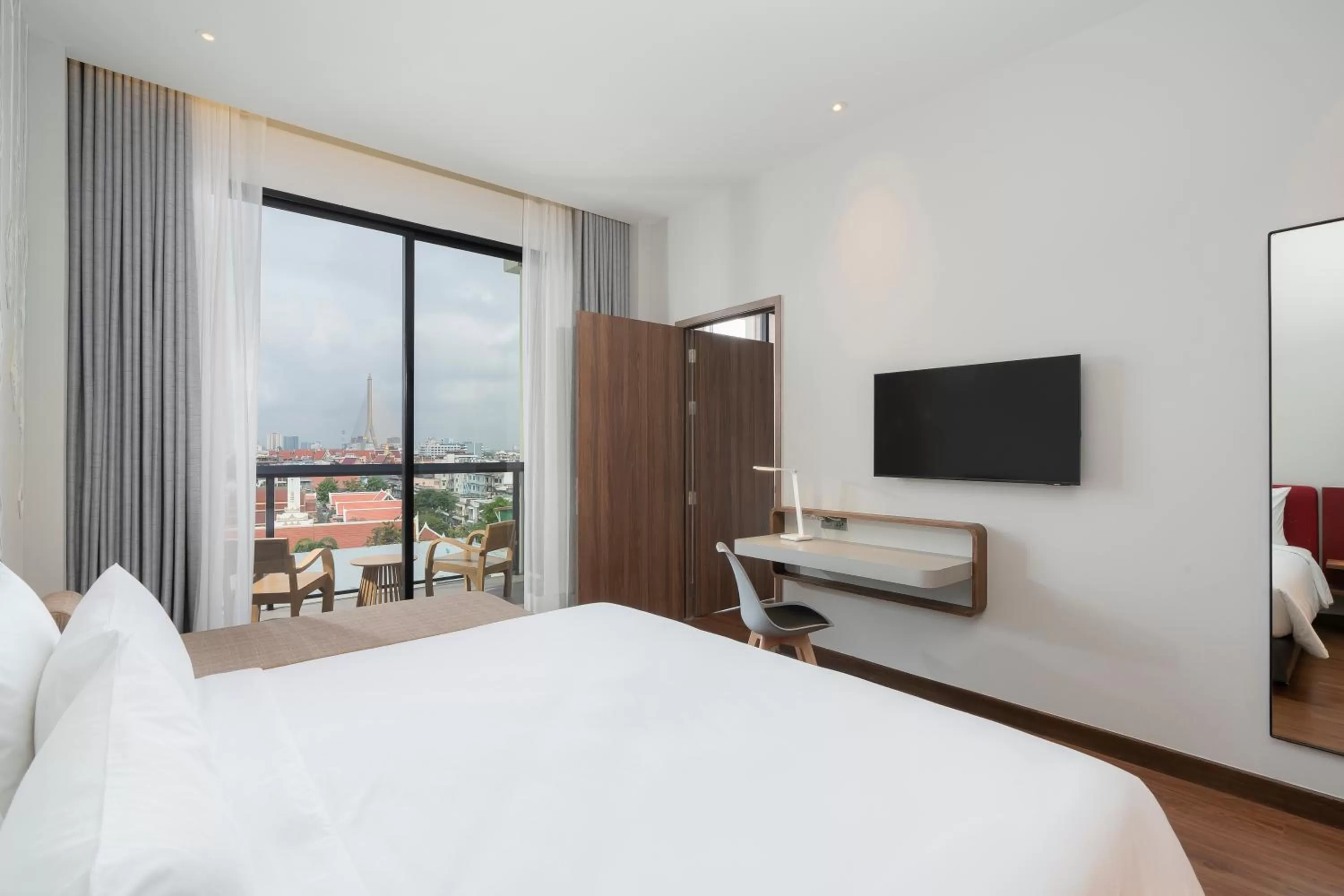 Guests, Bed in Centara Life Hotel Bangkok Phra Nakhon