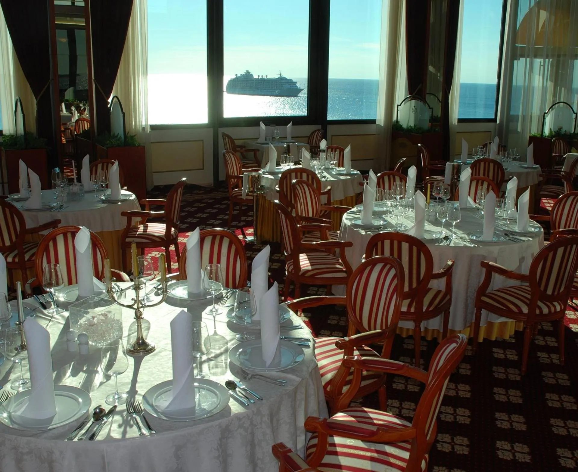 Restaurant/places to eat in Grand Hotel Bernardin