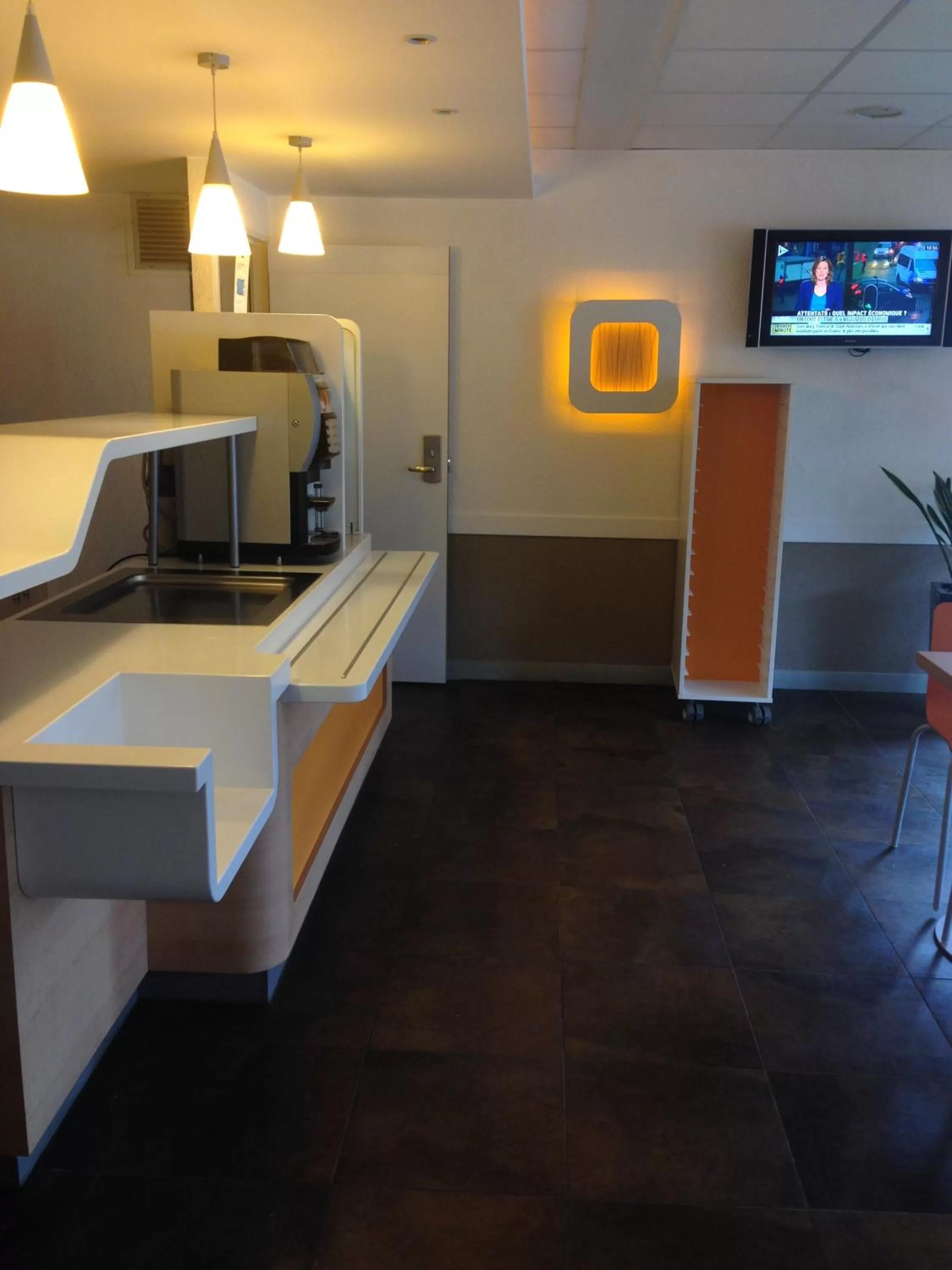 Dining area in Ibis Budget Rambouillet