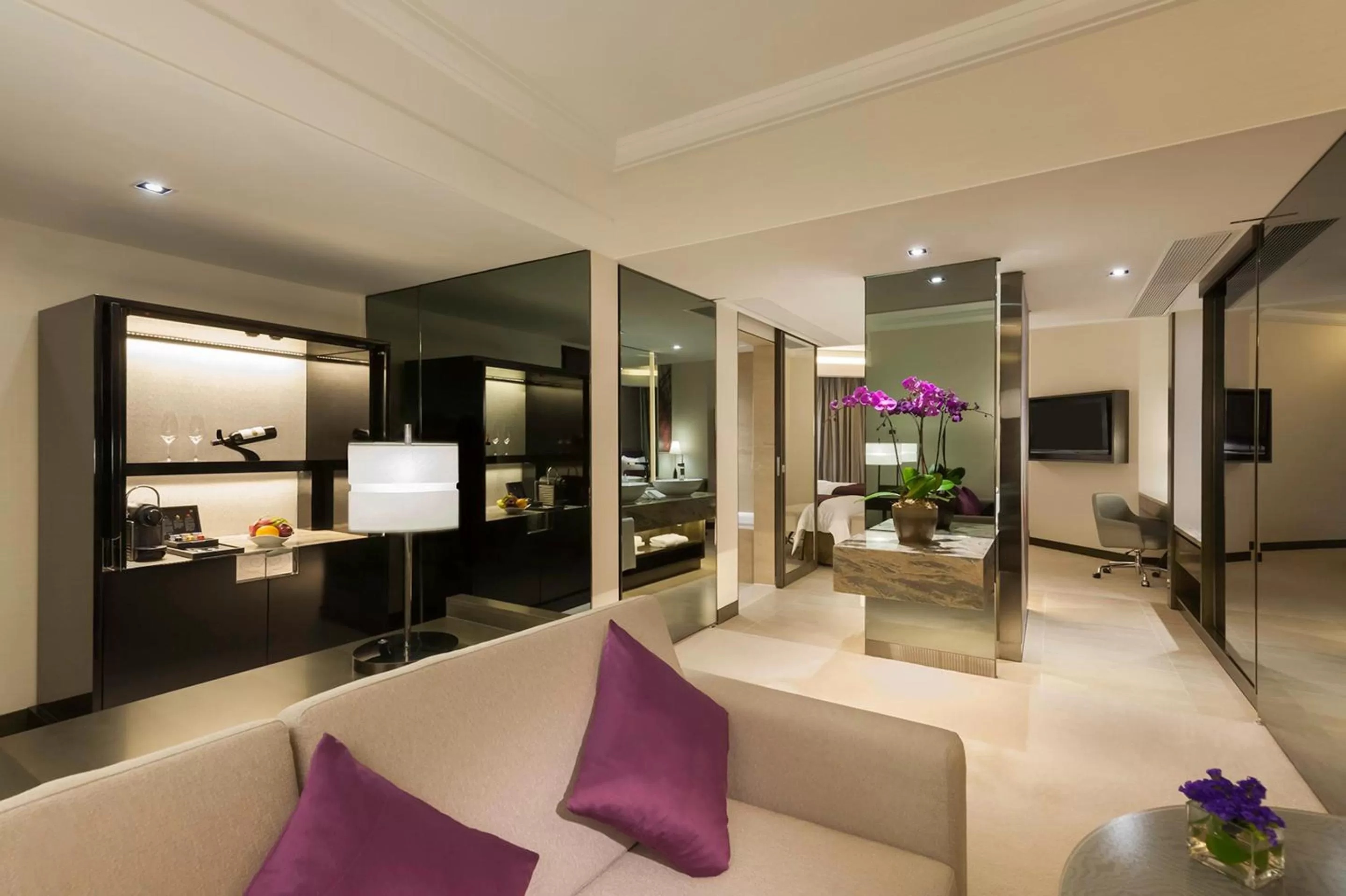 Bedroom in Gateway Hotel, Marco Polo