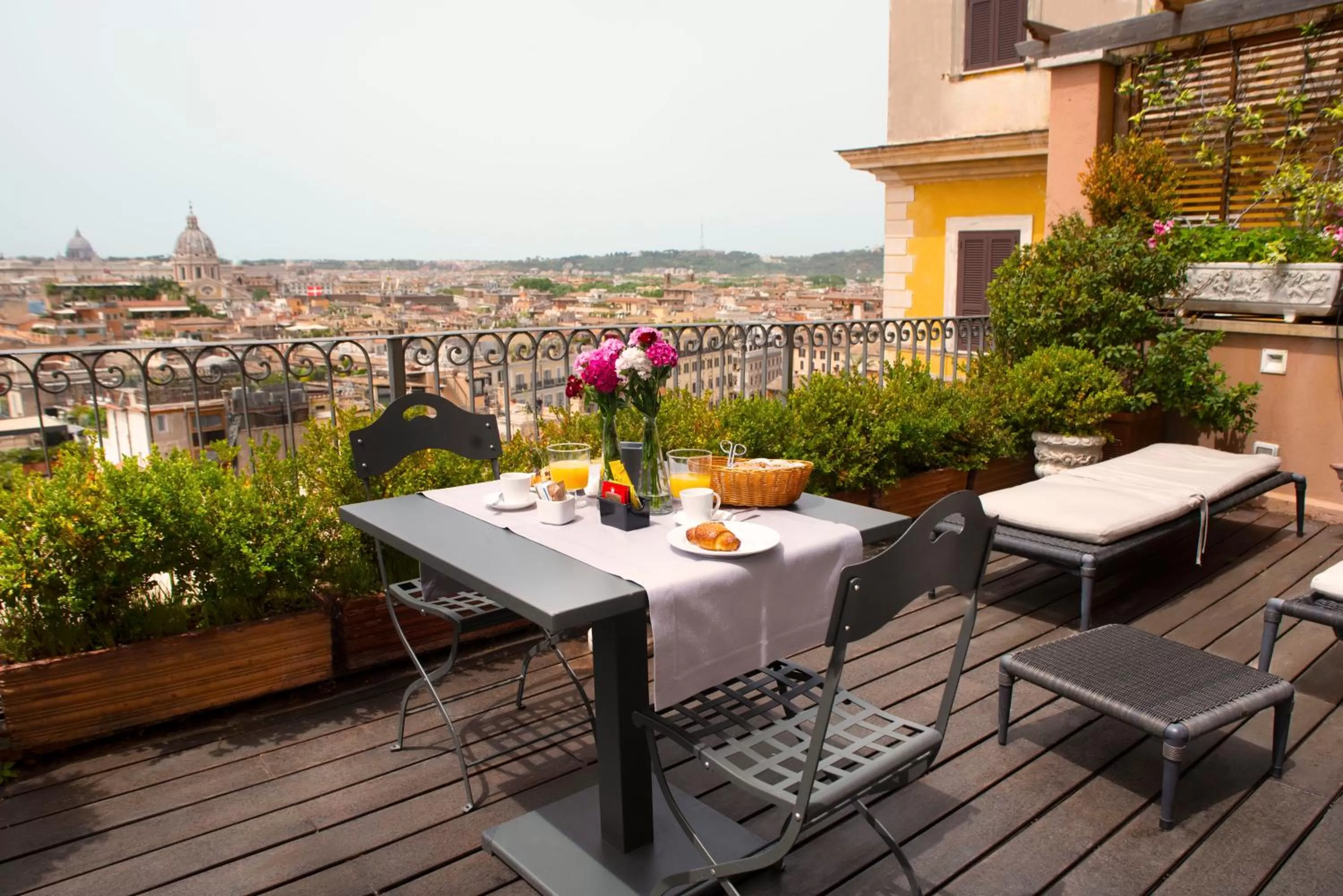Patio in Hotel Scalinata Di Spagna