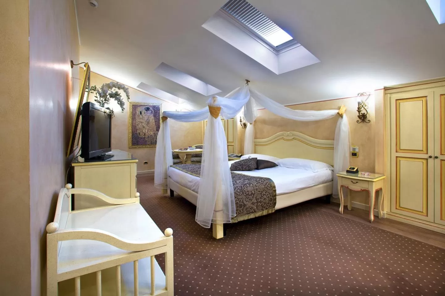 Photo of the whole room, Bed in Vip's Motel Luxury Accommodation & Spa