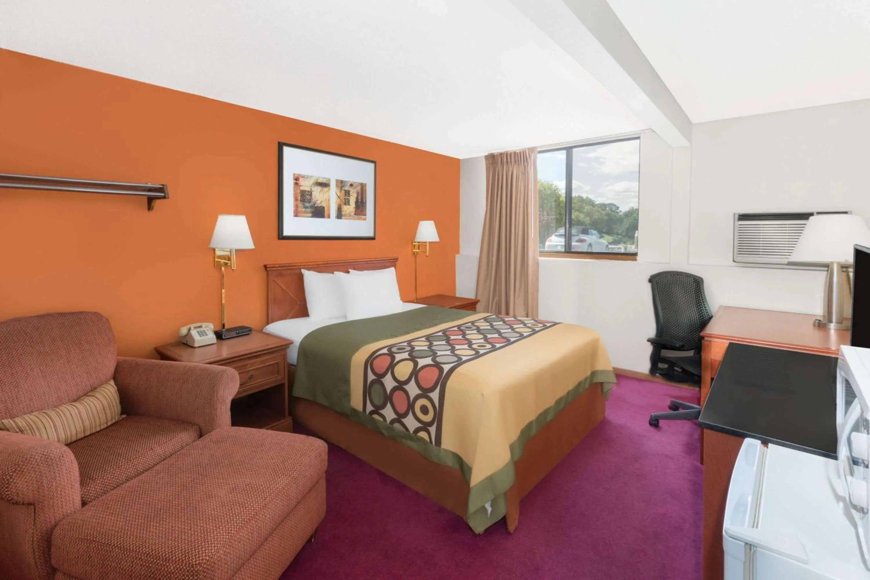 Photo of the whole room, Bed in Super 8 by Wyndham Algona