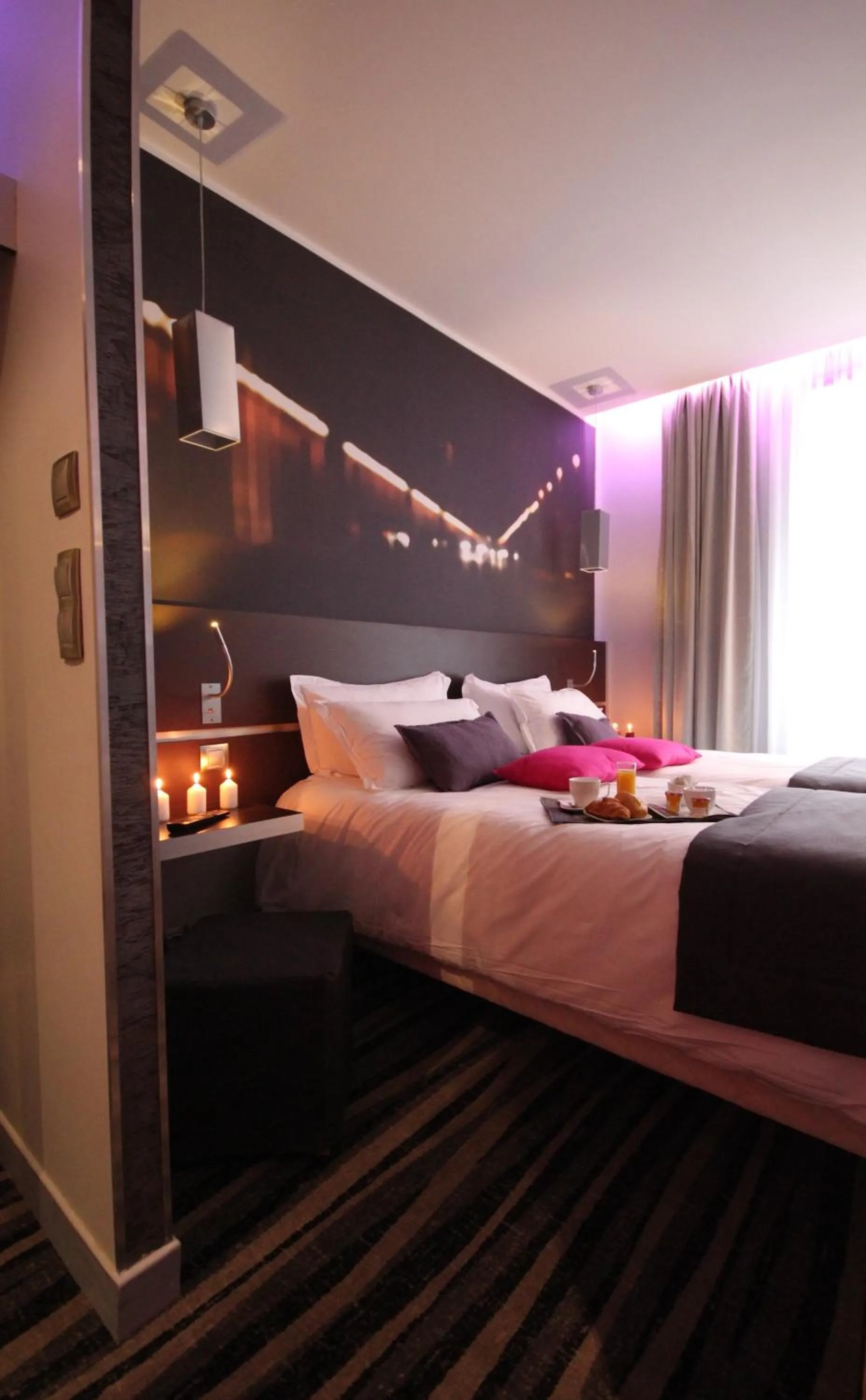 Photo of the whole room, Bed in Hôtel Lumières Montmartre Paris