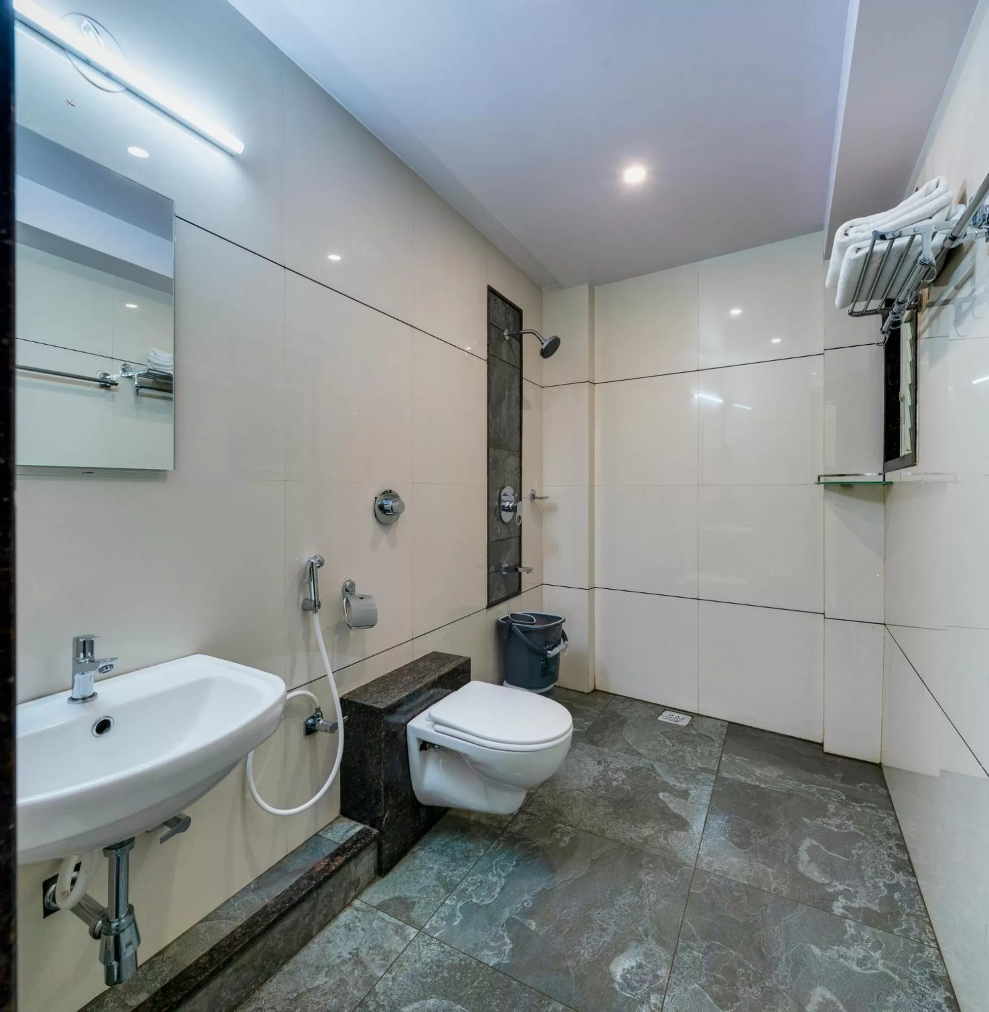 Bathroom in Hotel Aatithya Satkar Near Mahalaxmi Temple