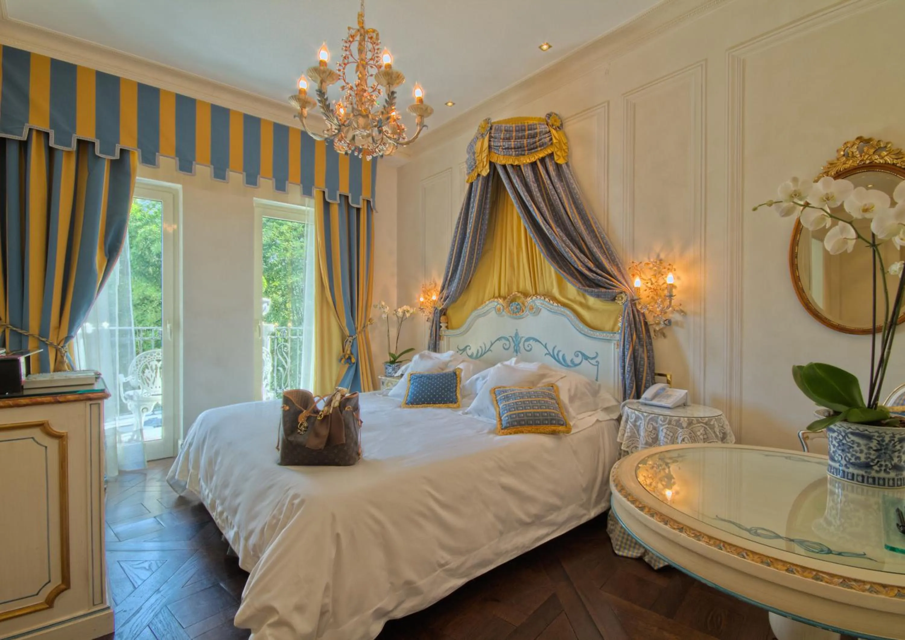 Bed in Villa e Palazzo Aminta - A Leading Hotel of The World