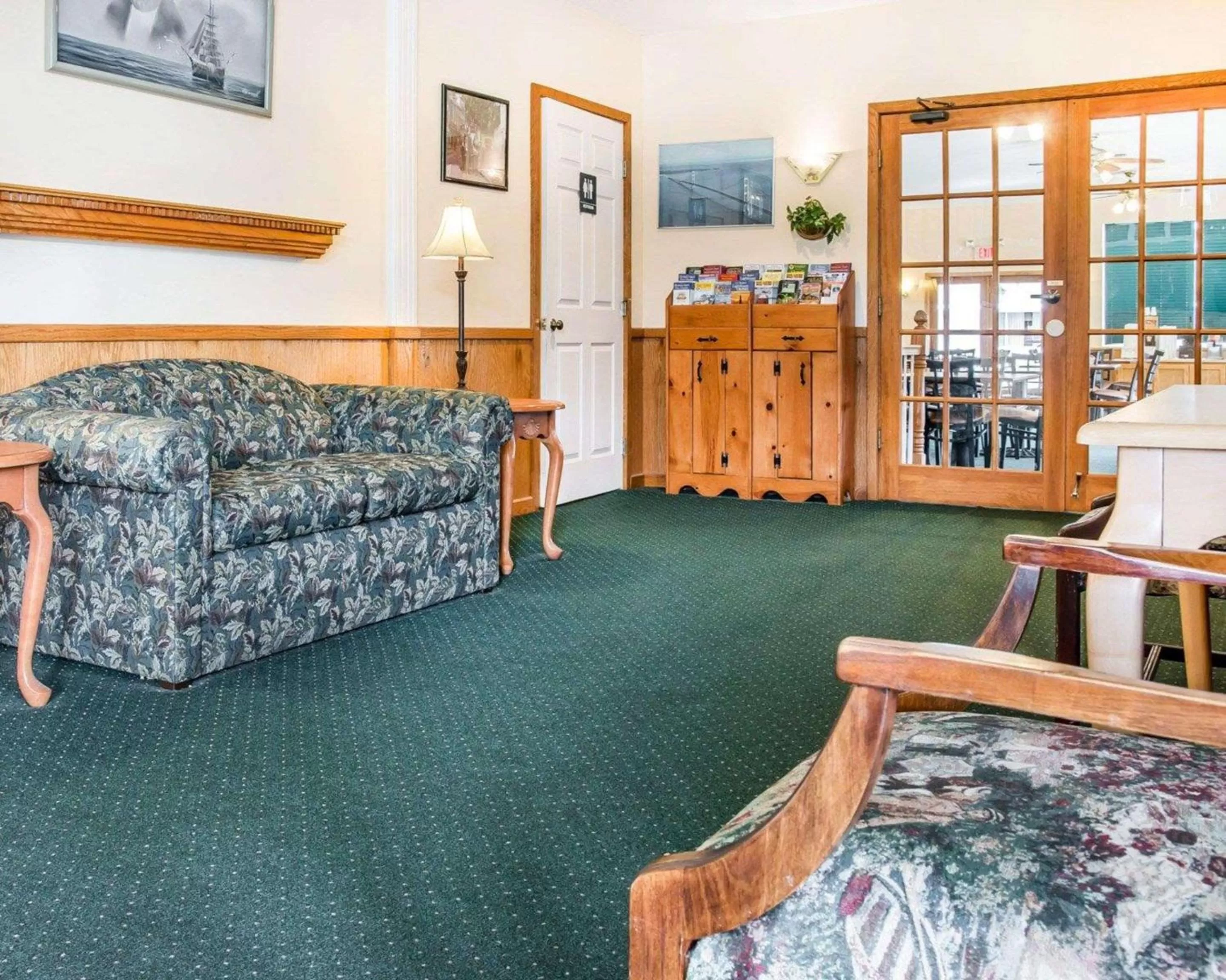 Lobby or reception in Quality Inn & Suites Mackinaw City Beachfront