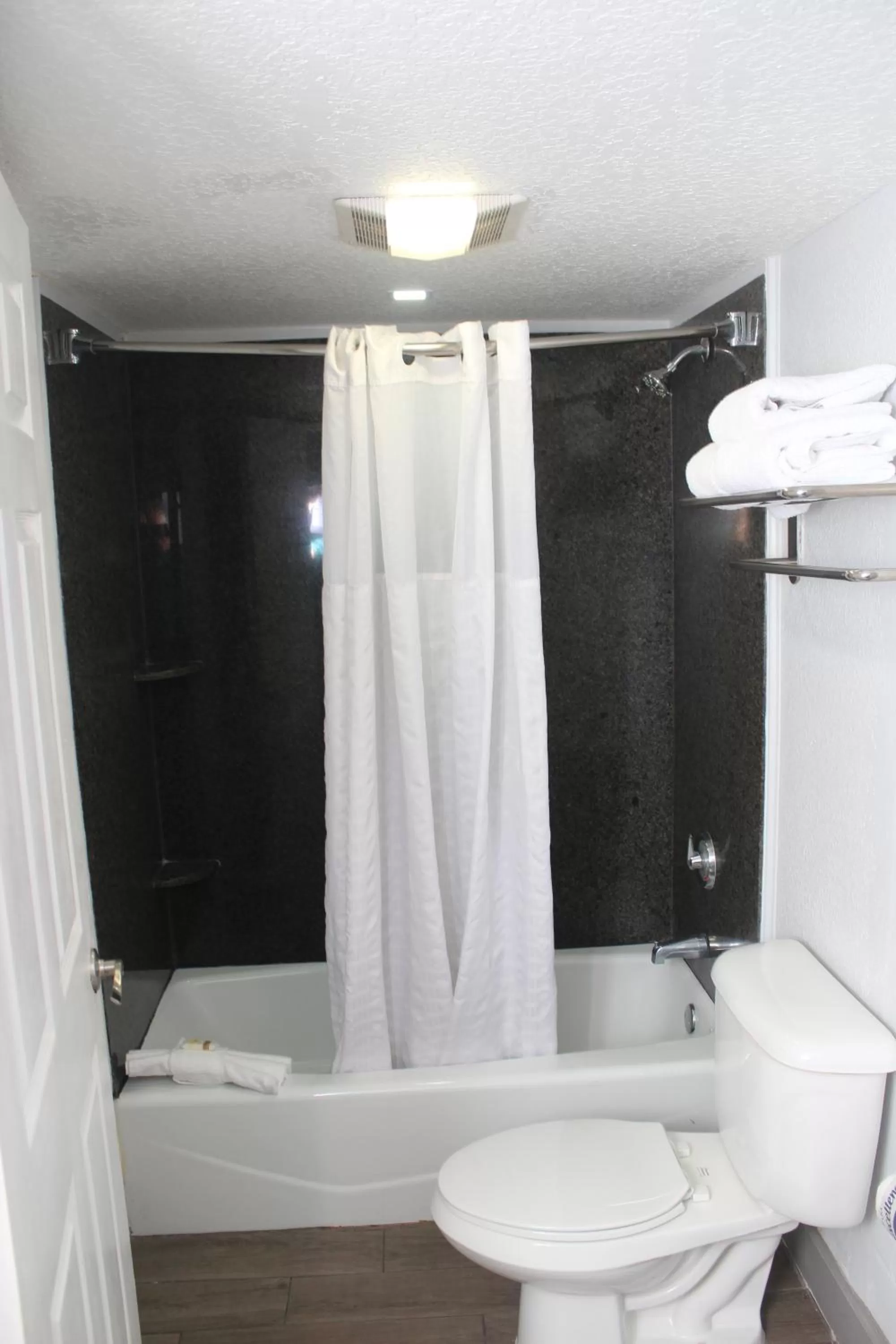 Bathroom in La Quinta by Wyndham Oceanfront Daytona Beach