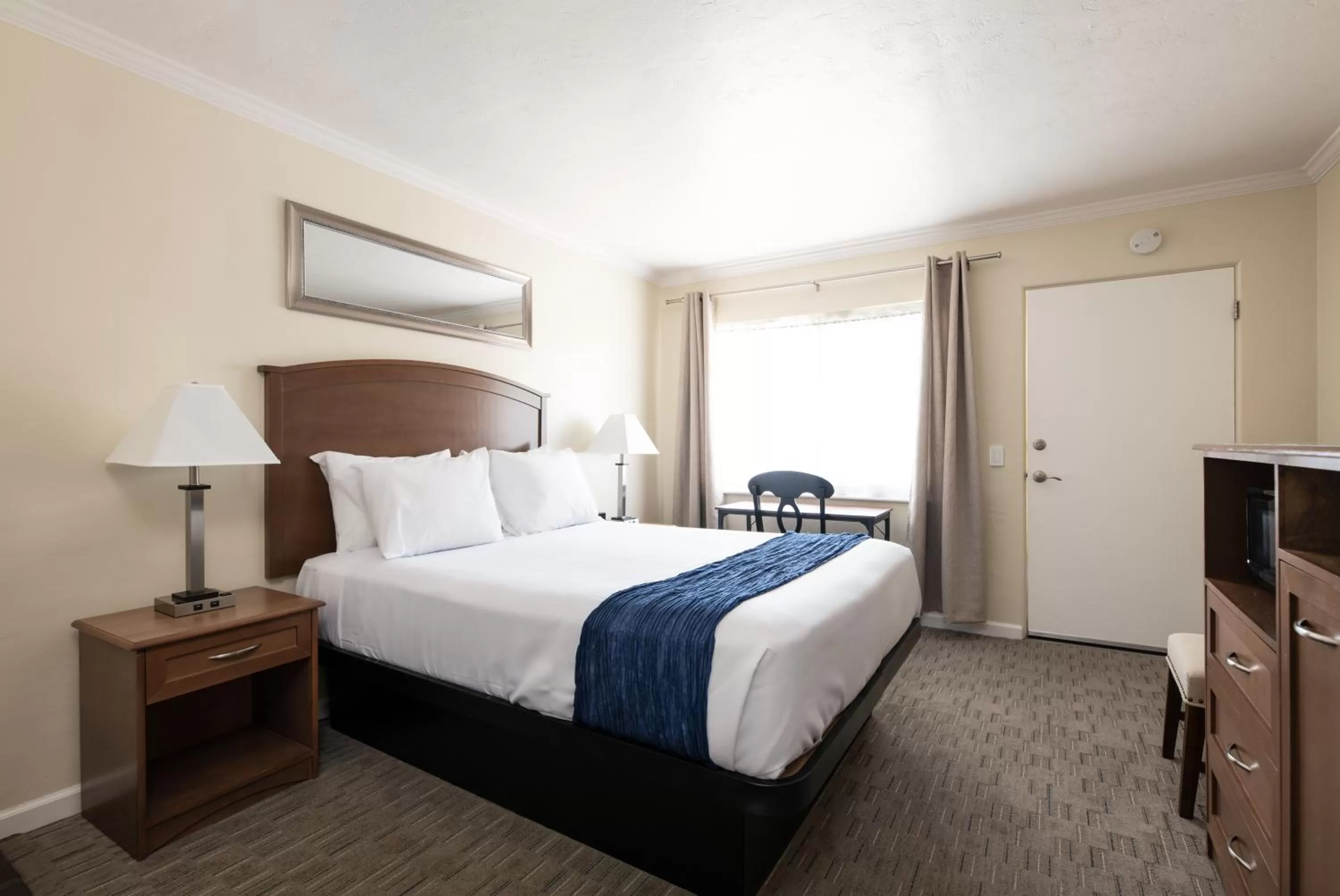 Photo of the whole room, Bed in Villa Franca Inn