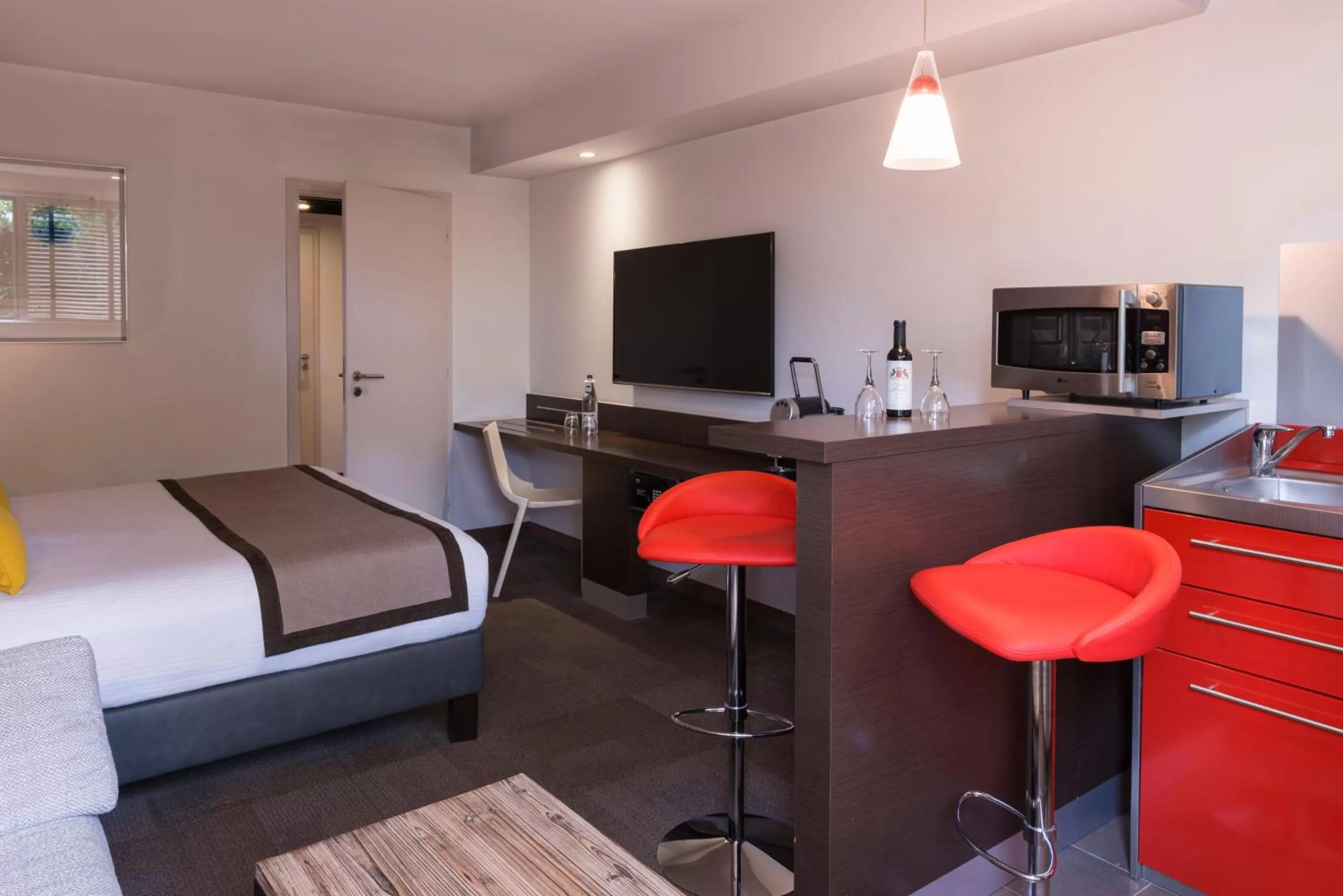 Kitchen or kitchenette, Bed in Hôtel Diana Restaurant & Spa by HappyCulture