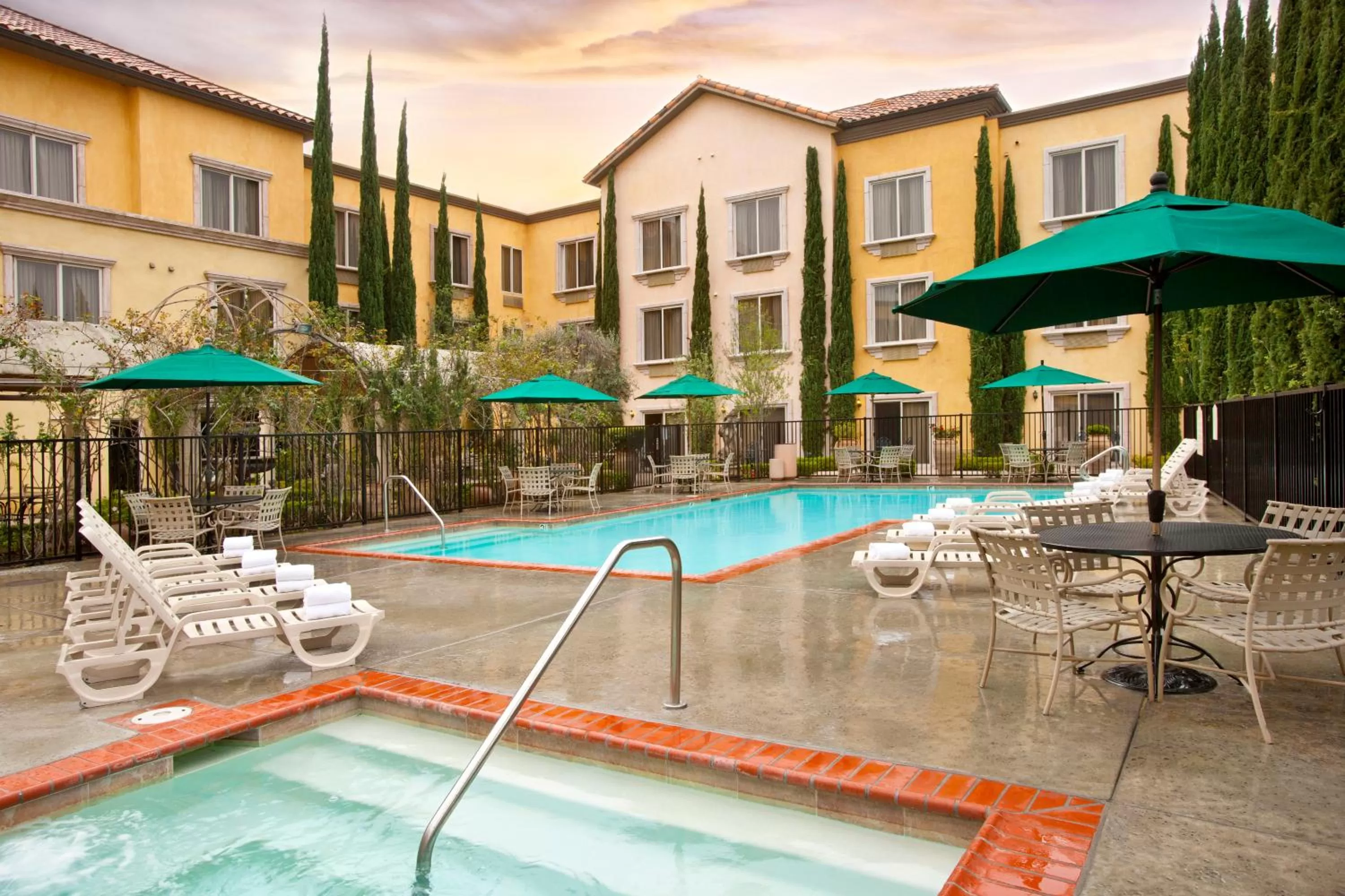 Swimming pool in Ayres Hotel Laguna Woods - Aliso Viejo