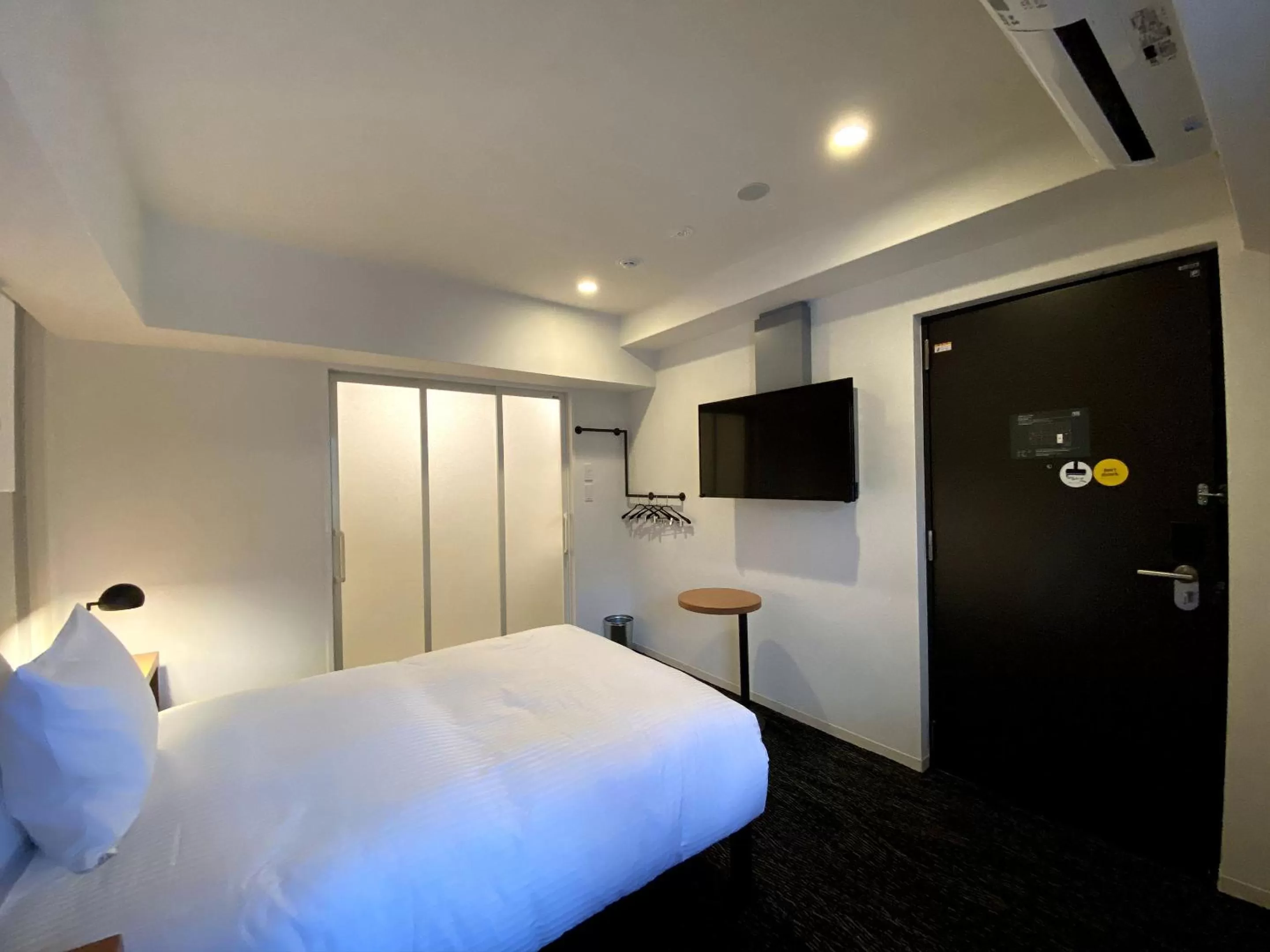 Bed in UMEDAHOLIC HOTEL