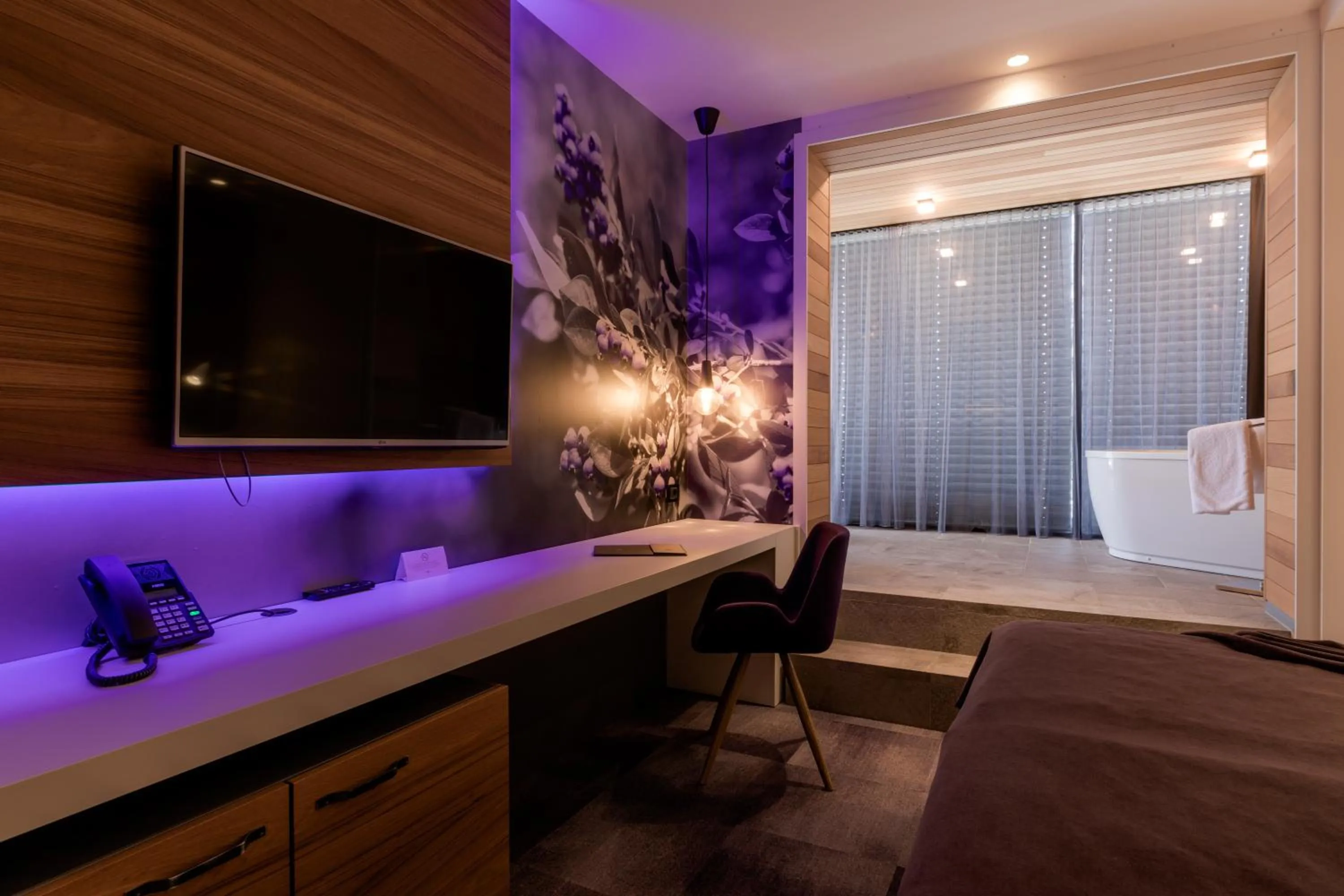 TV and multimedia, Bed in Hotel Nox