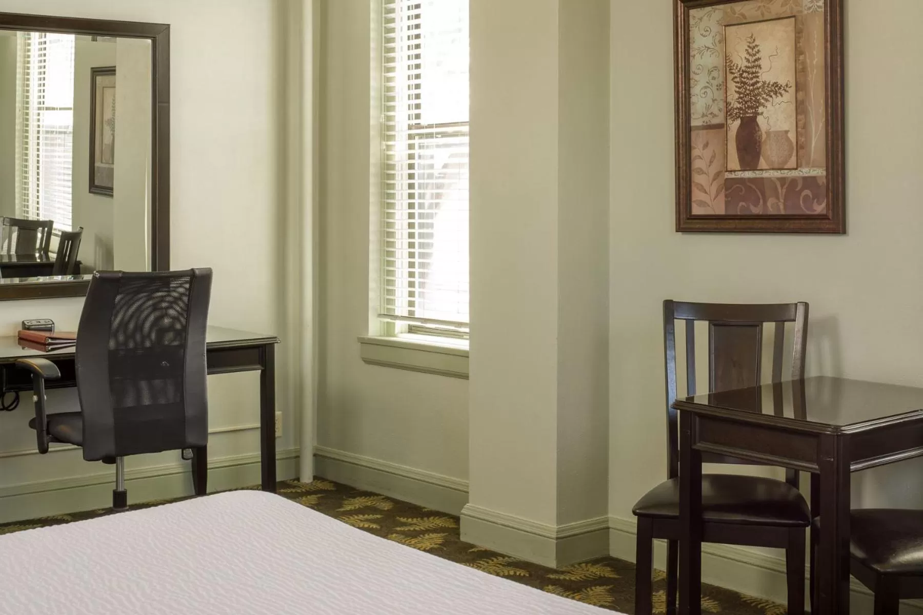 Bed in Finlen Hotel and Motor Inn