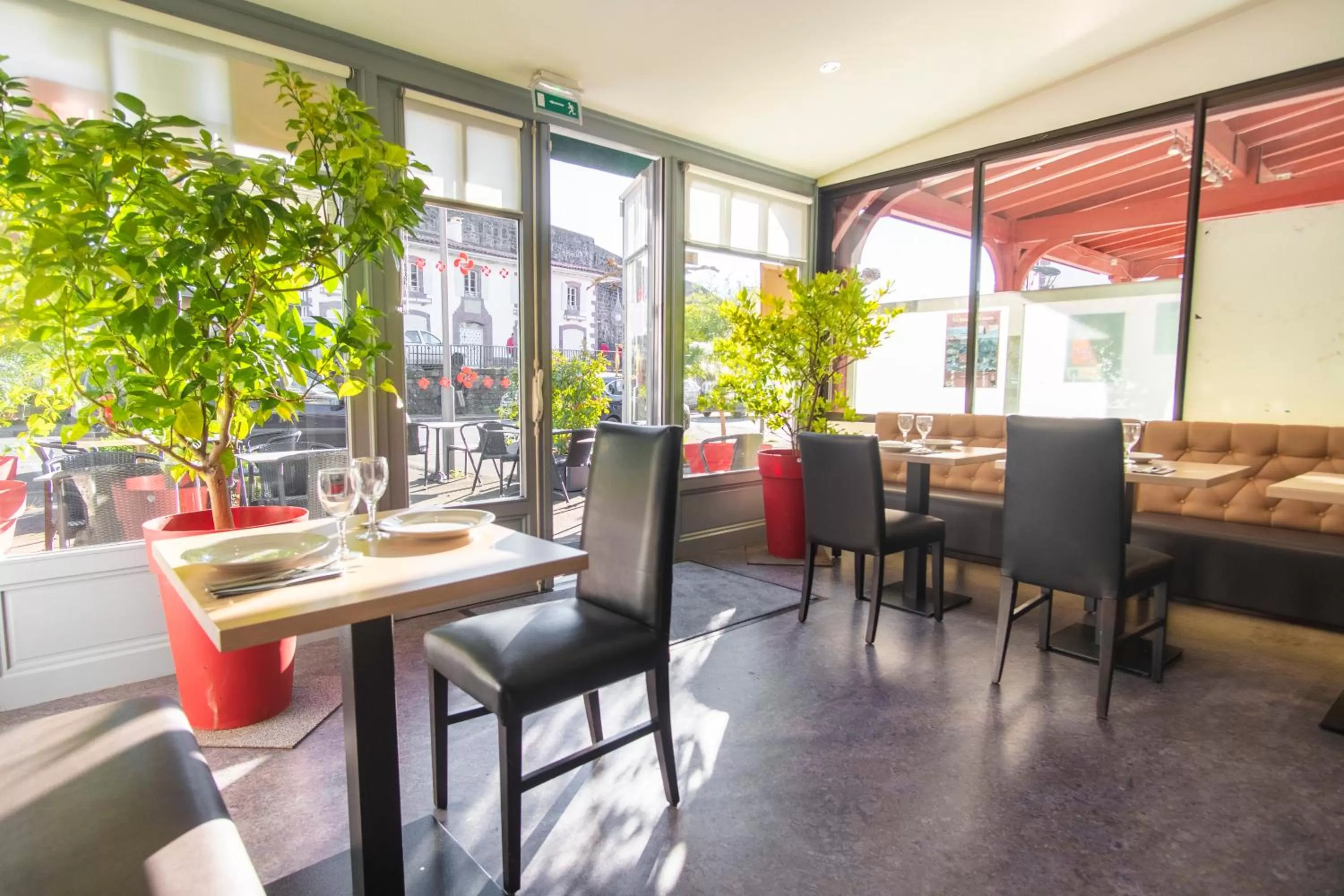 Restaurant/Places to Eat in Hôtel Itzalpea