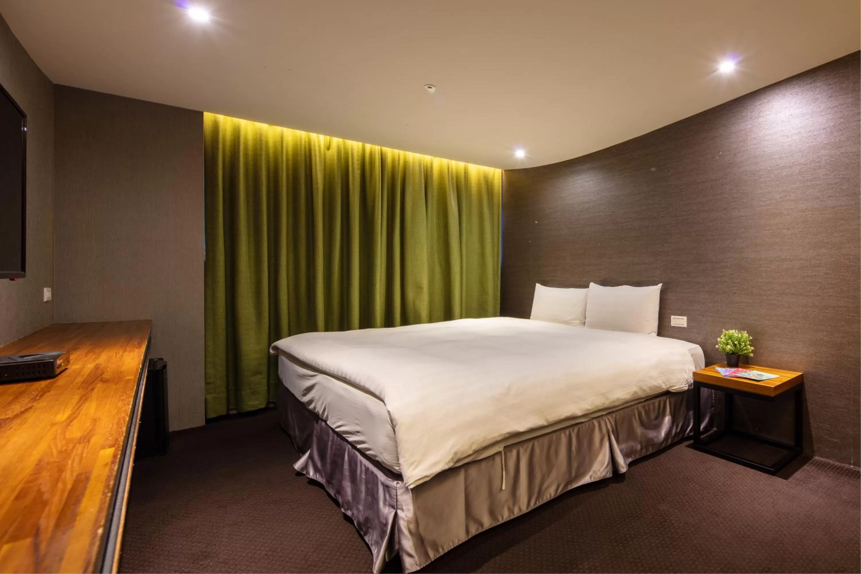 Photo of the whole room, Bed in Goodmore Hotel