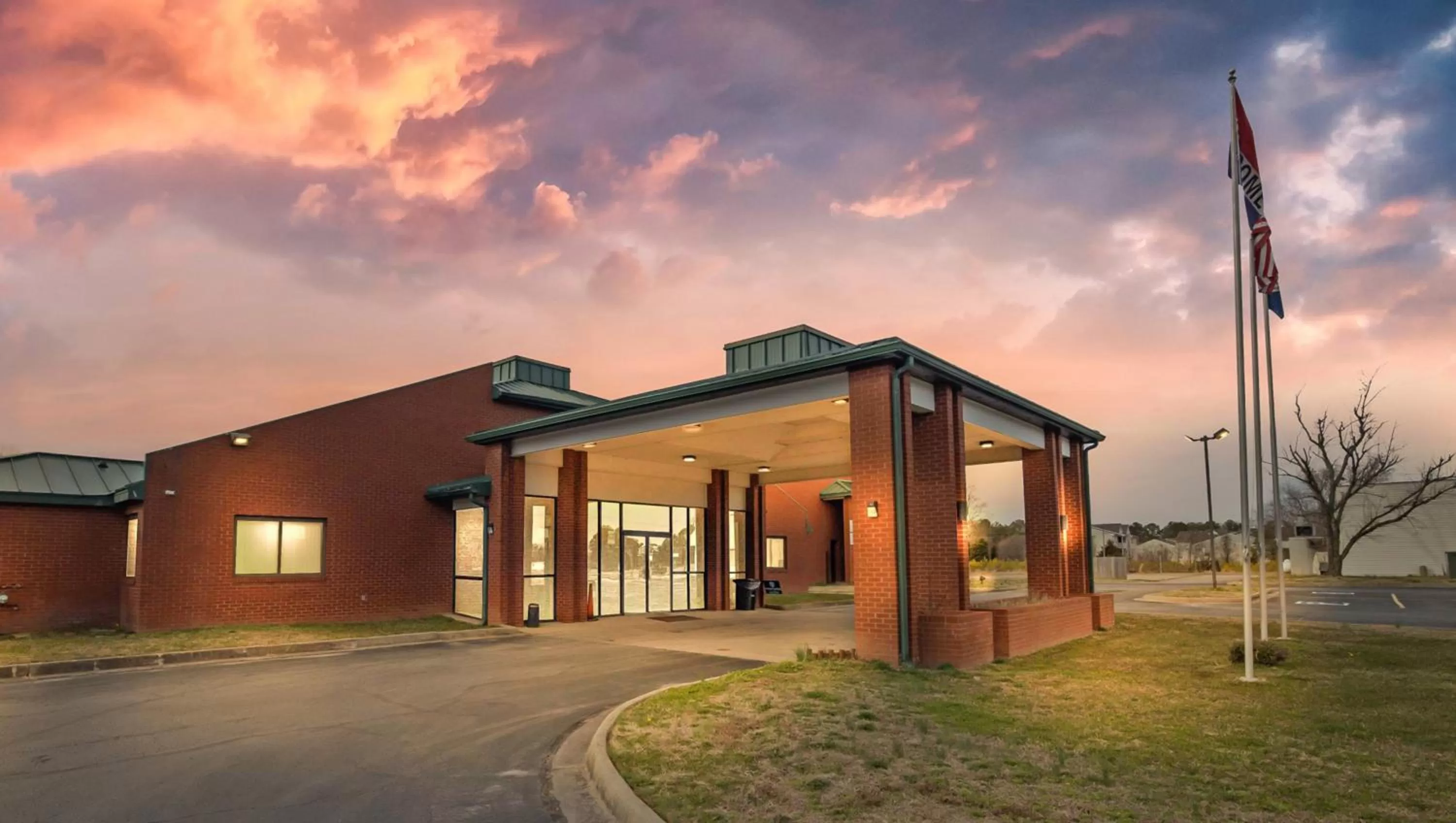 Property building in Studios and Suites 4 Less Emporia