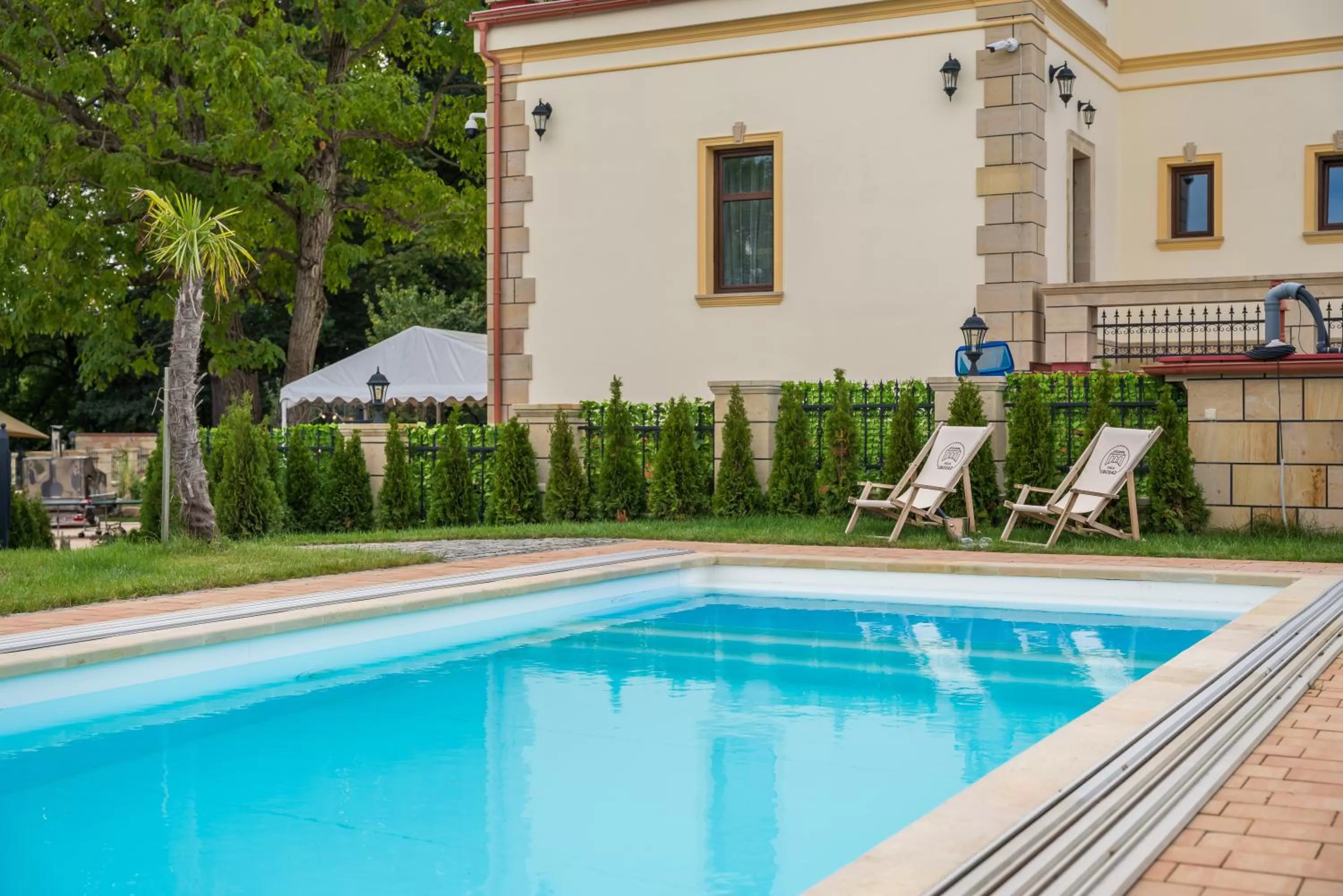 Swimming Pool in Villa Libosad