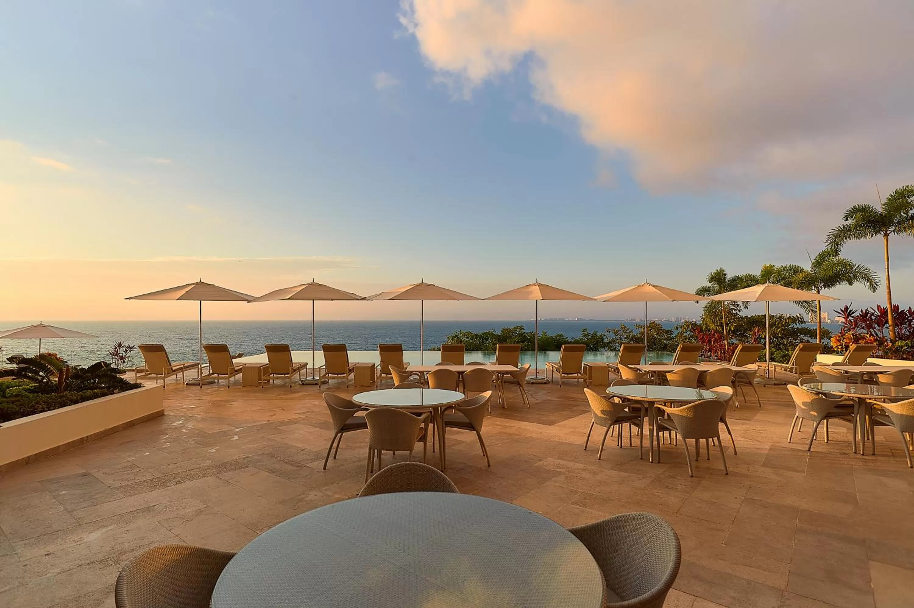 Swimming pool in Maxwell Residences at Indah