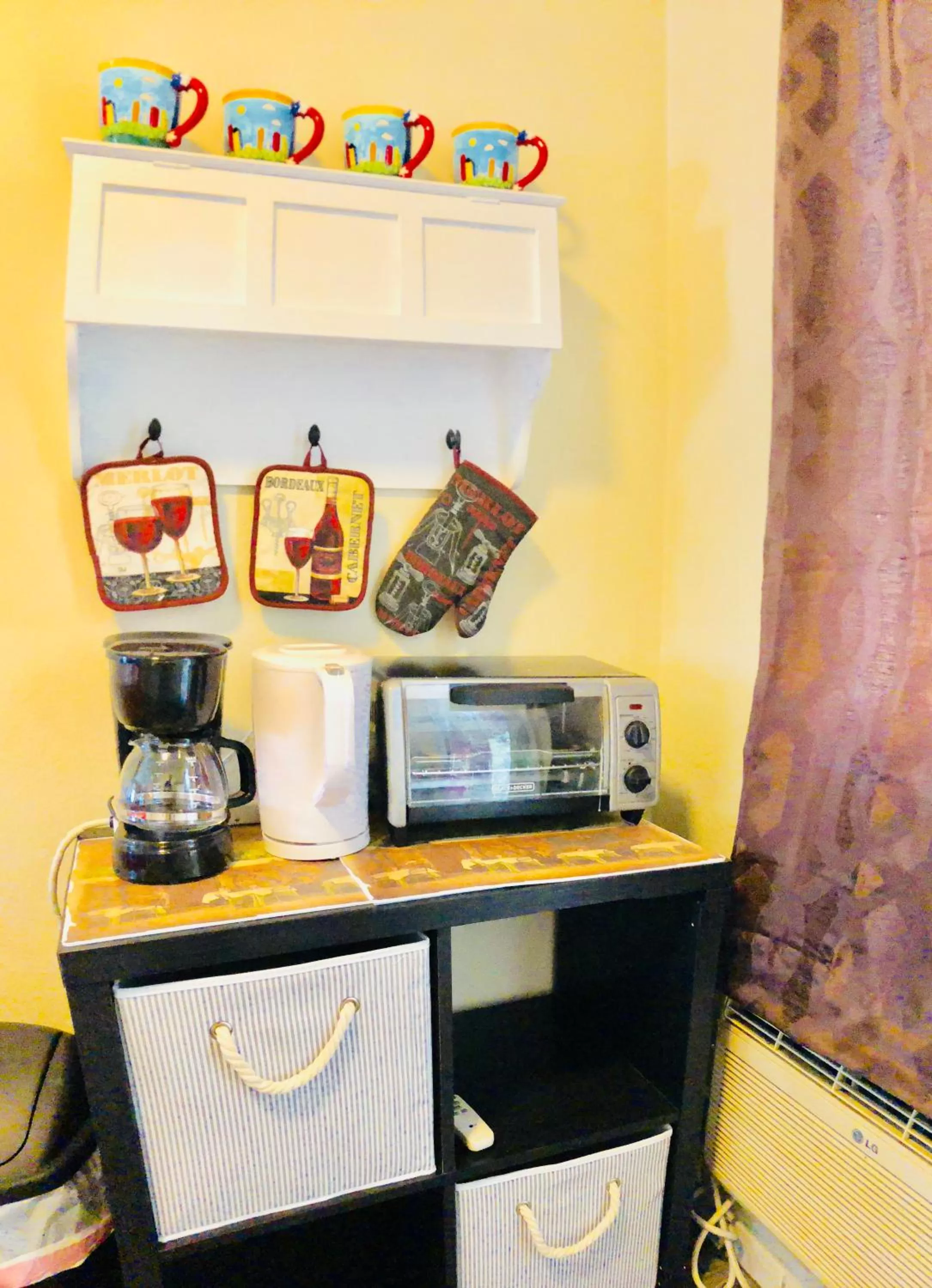 Kitchen or kitchenette in Hollywood Light Haven Lodge