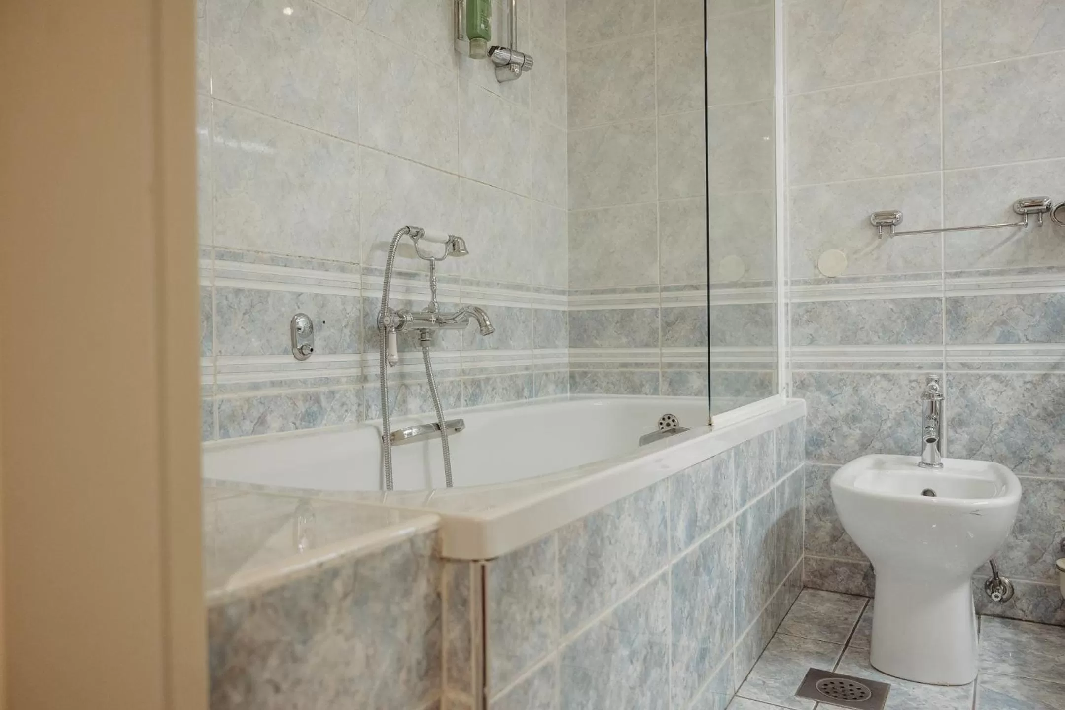 Shower in Hotel Kunst