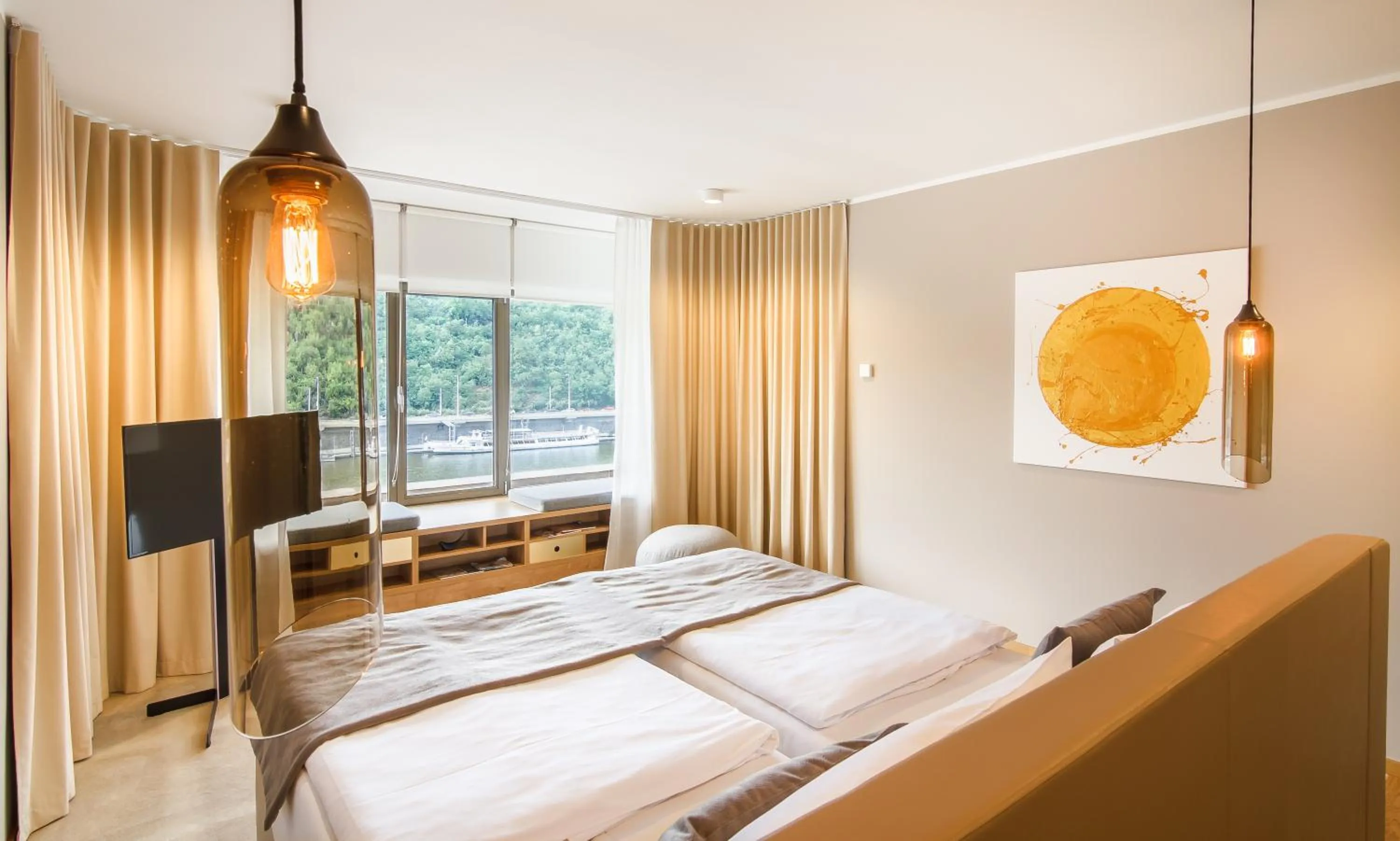 Bed in The President