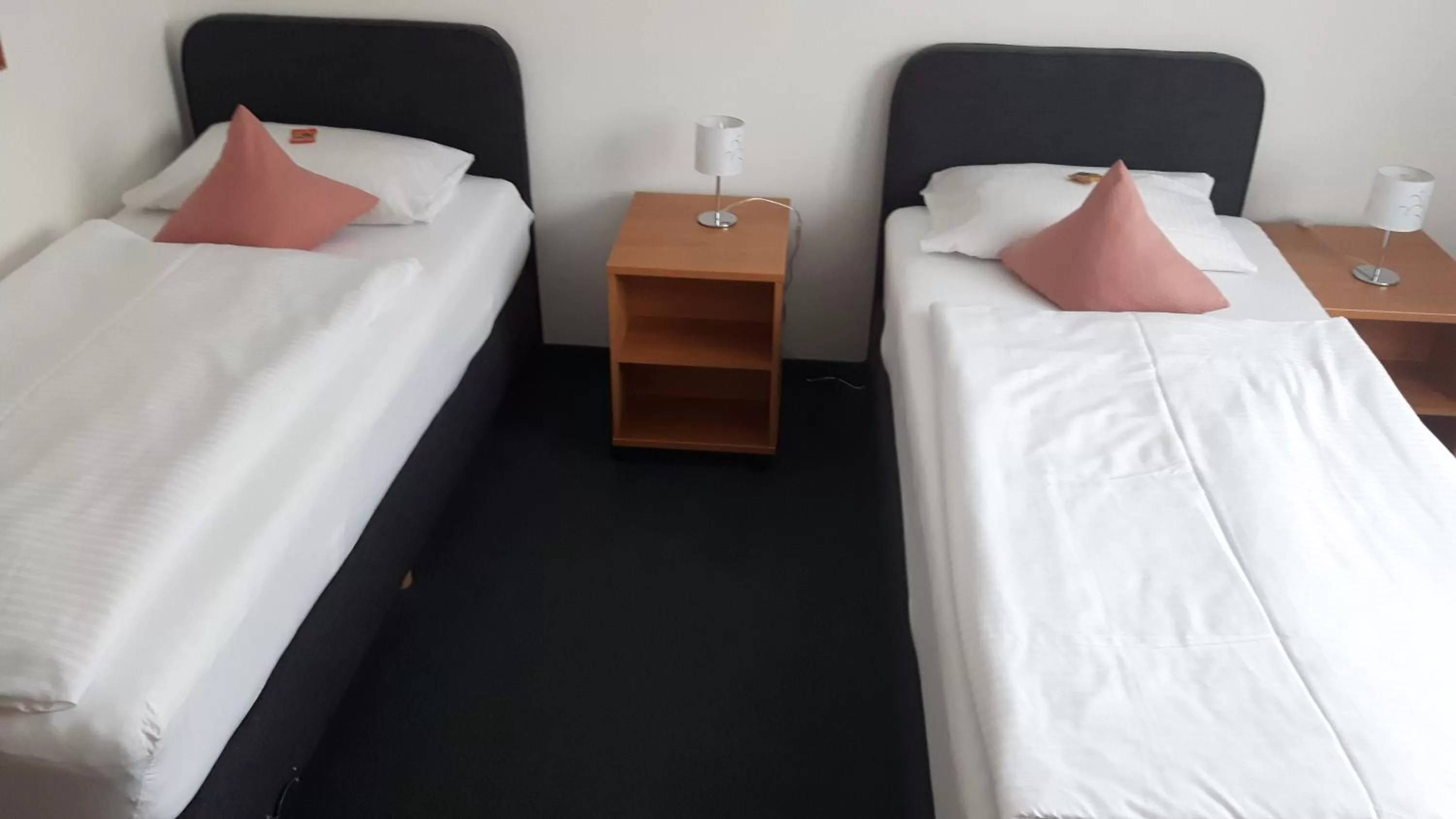 Photo of the whole room, Bed in Hotel-Café-Galerie