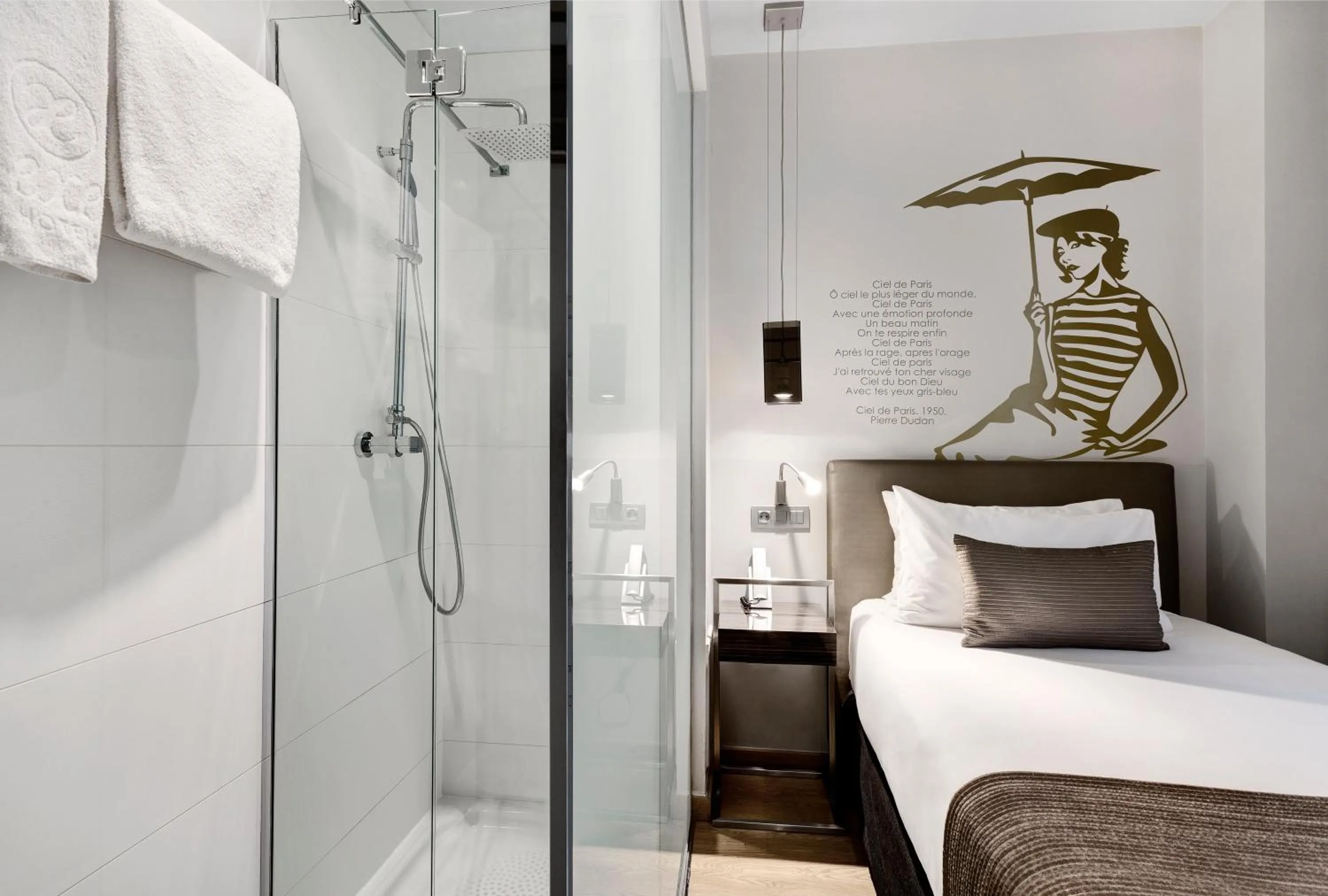 Bathroom, Bed in Exe Panorama