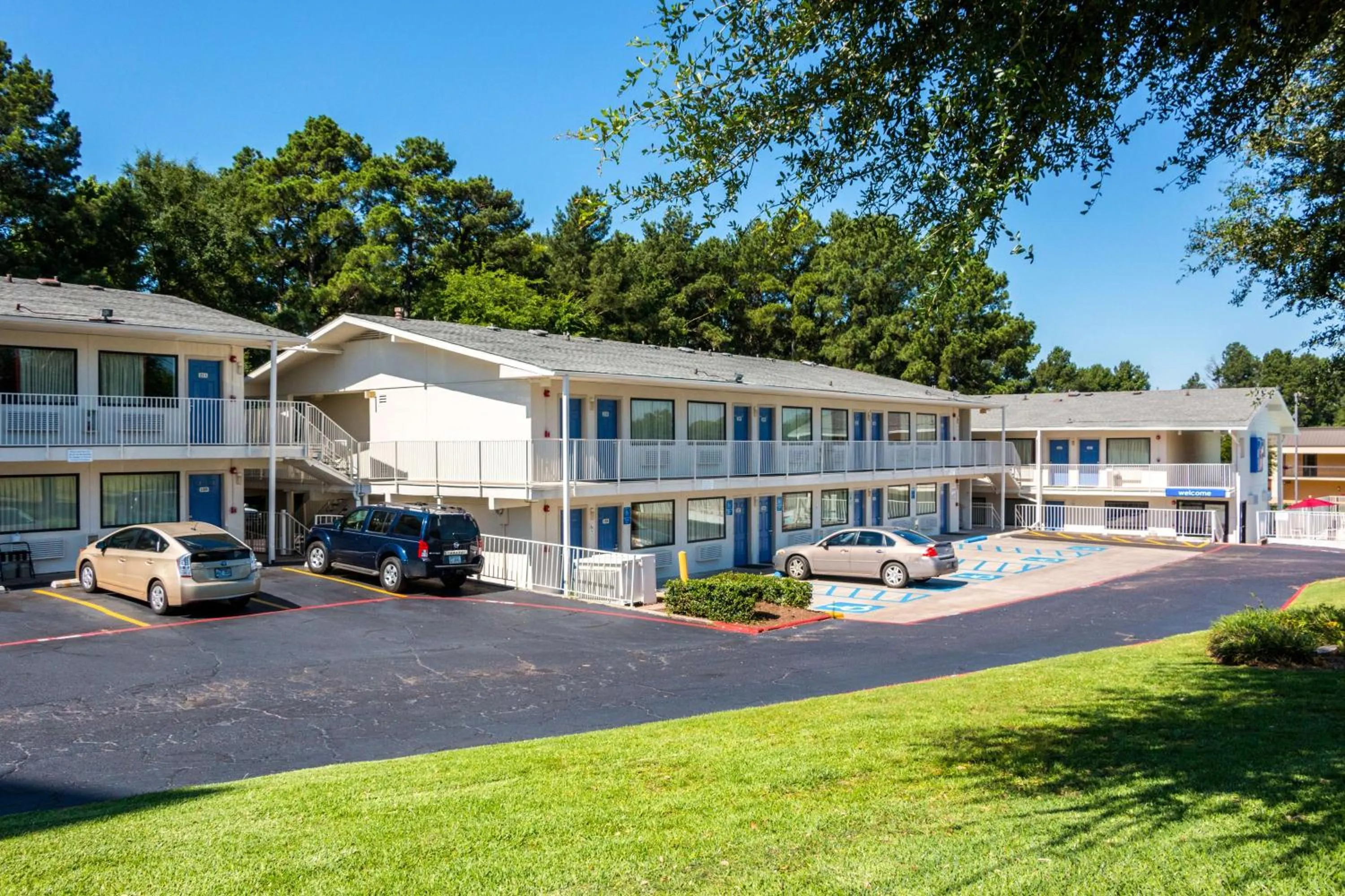 Property building in Motel 6-Longview, TX