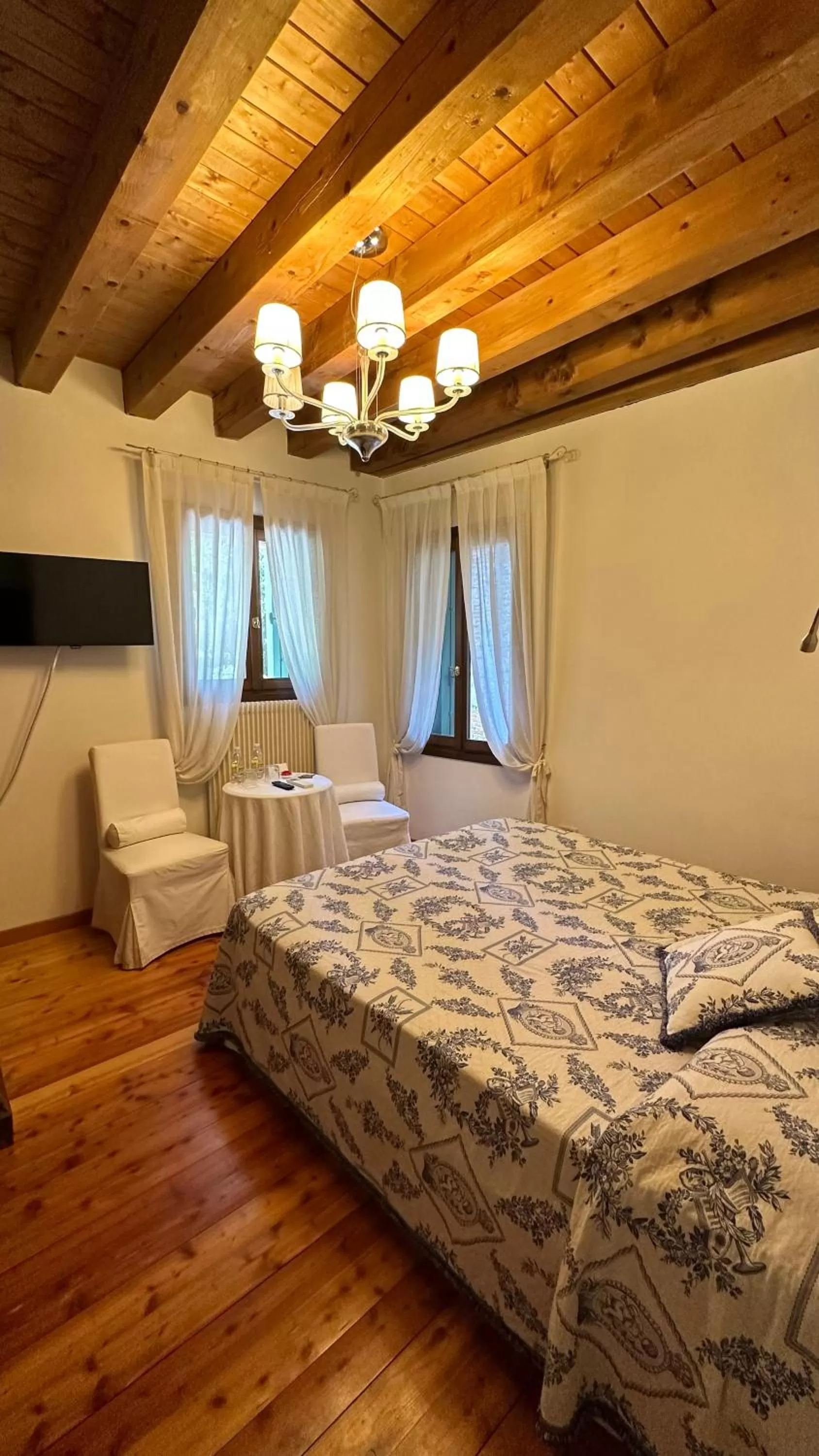 Bed in CA' HEMINGWAY