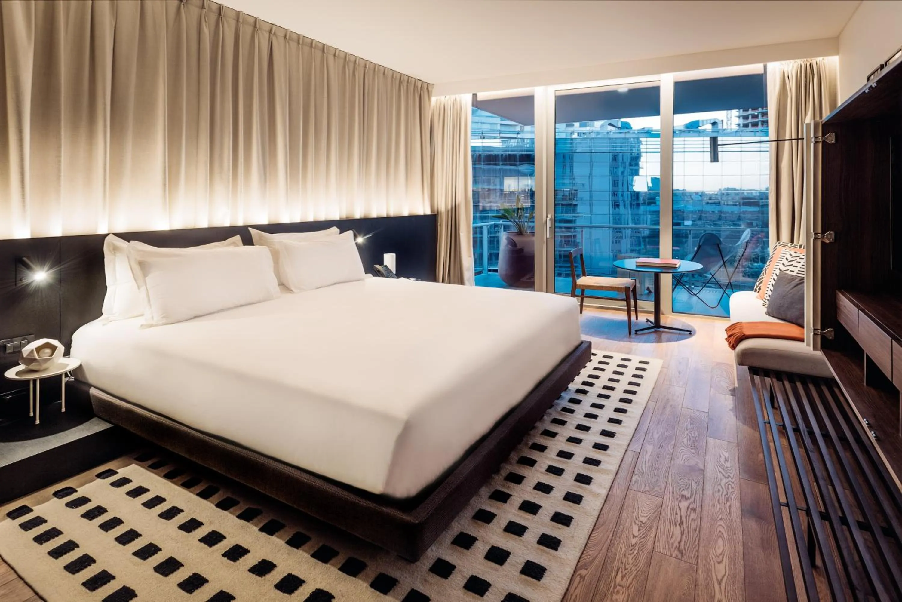Photo of the whole room, Bed in SLS Buenos Aires Puerto Madero