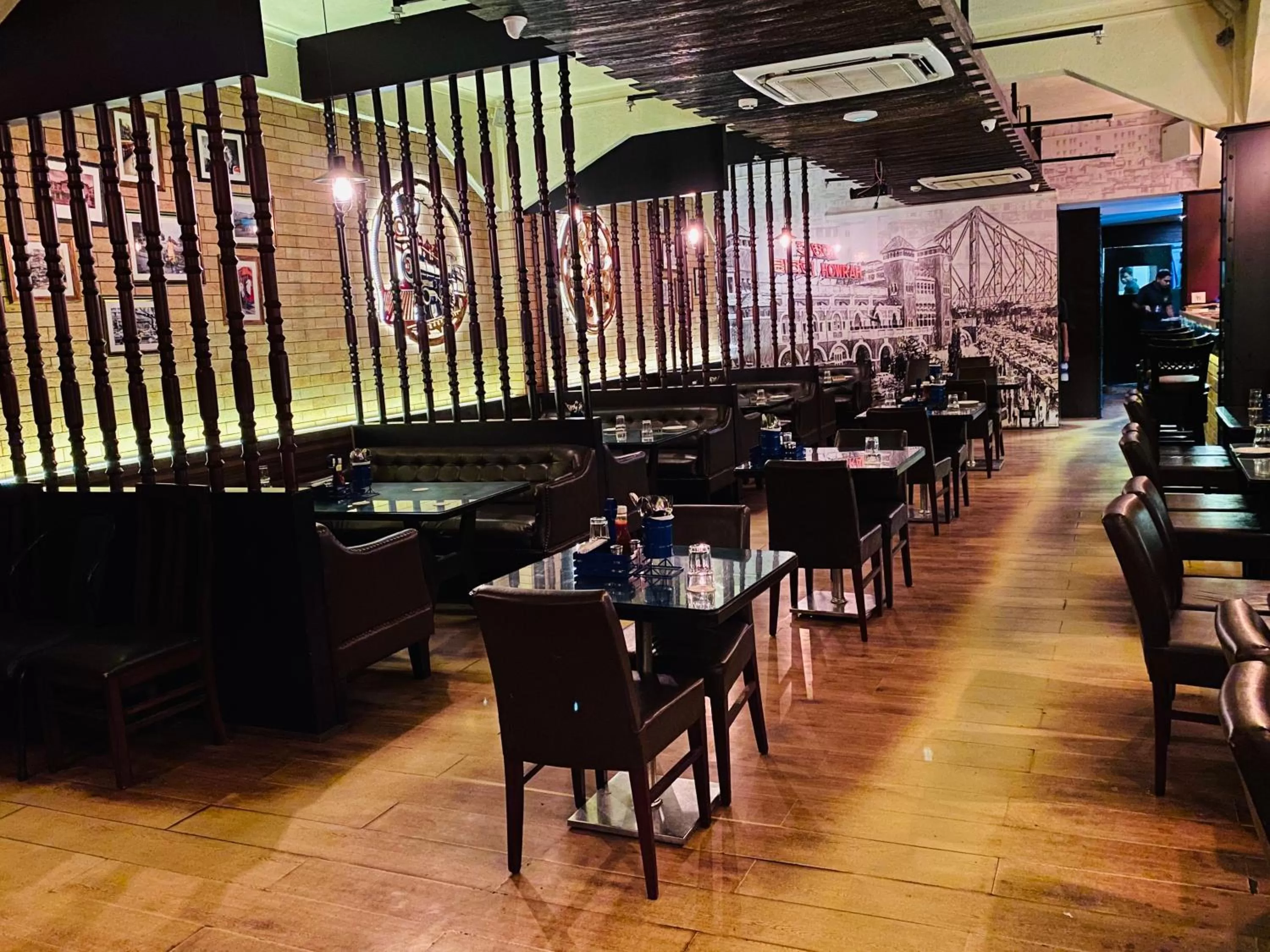 Restaurant/places to eat in Saluja Residency