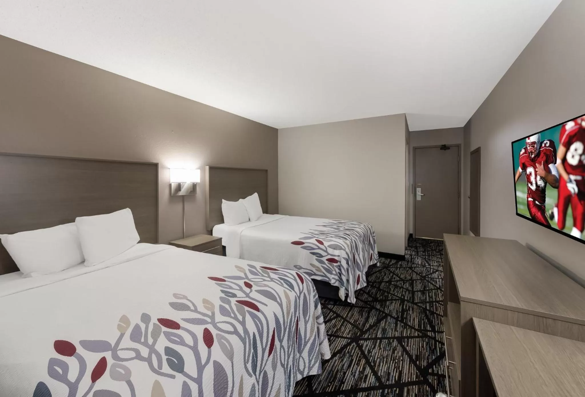 Bedroom, Bed in Red Roof Inn Mansfield