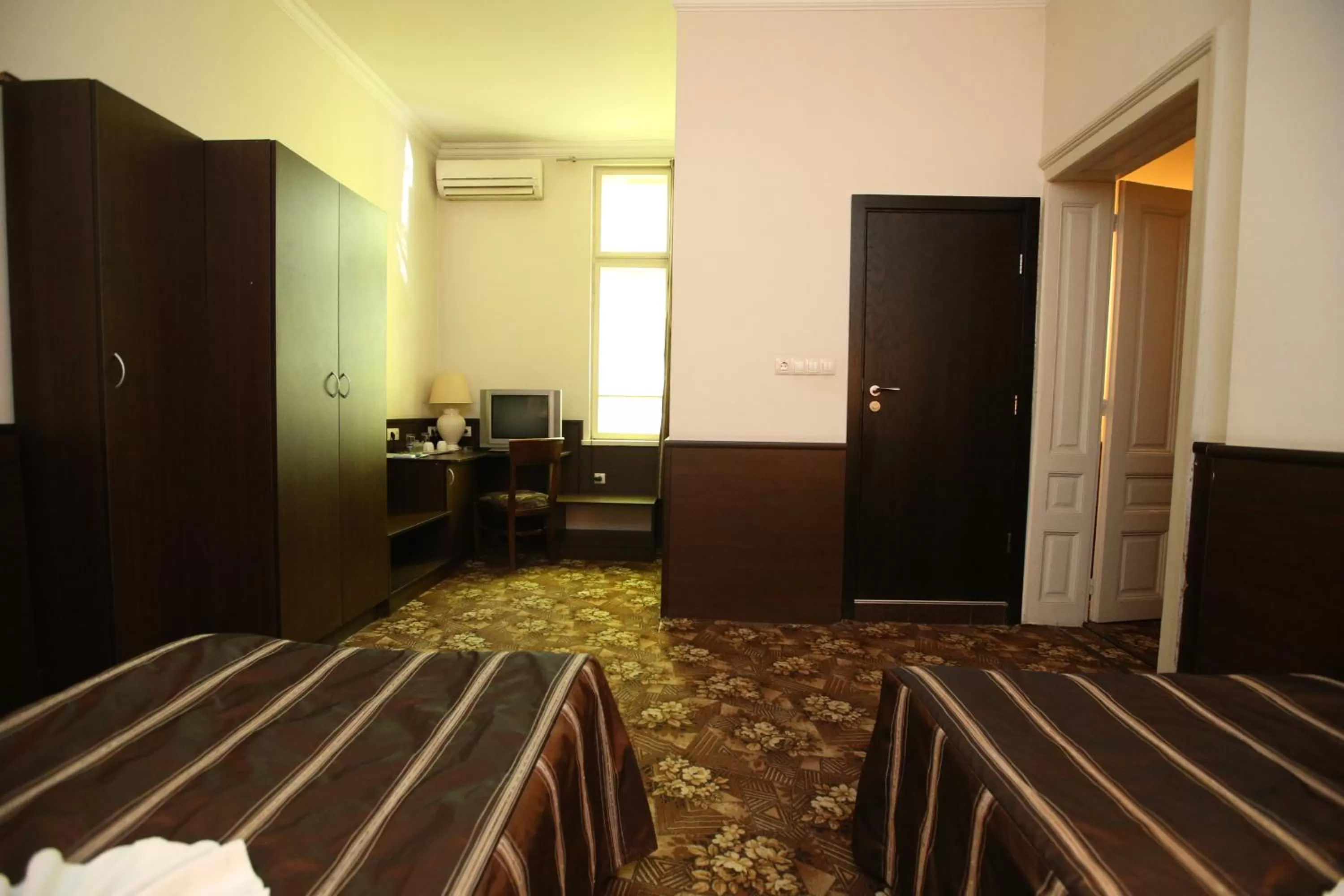 Photo of the whole room, Bed in Hotel & Restaurant The House