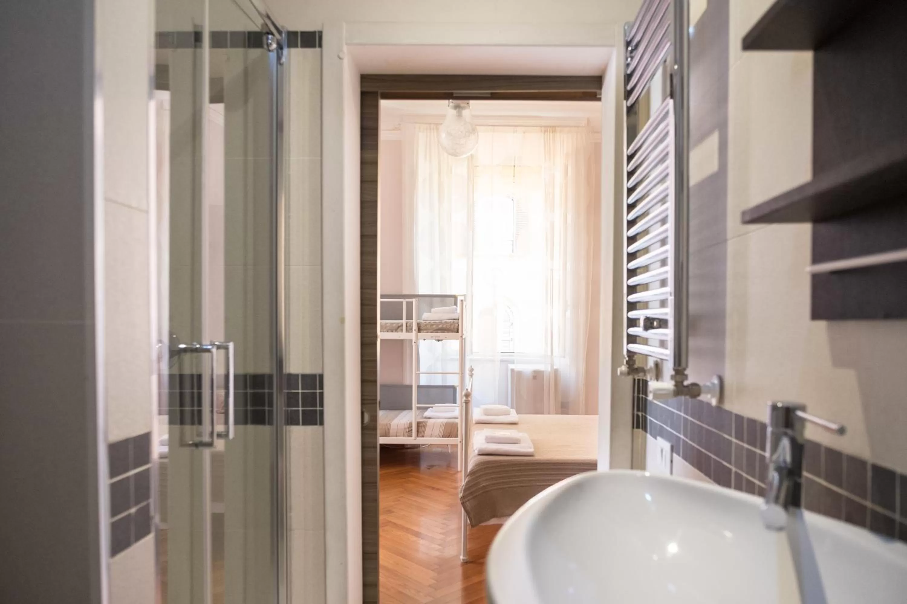 Shower, Bed in Sesto Suites Central