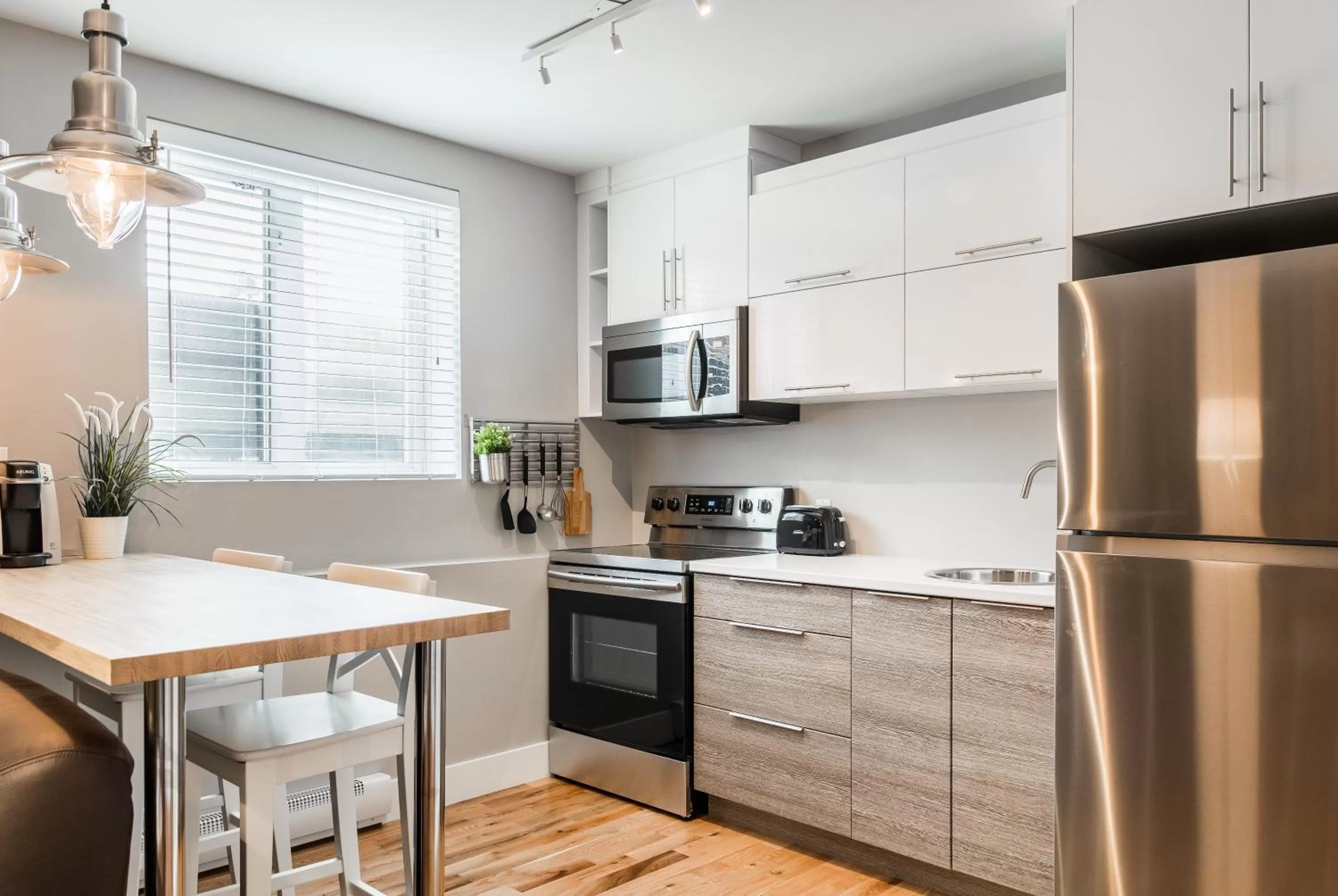 Kitchen/Kitchenette in Capitol Robinson by Bower Hotels & Suites